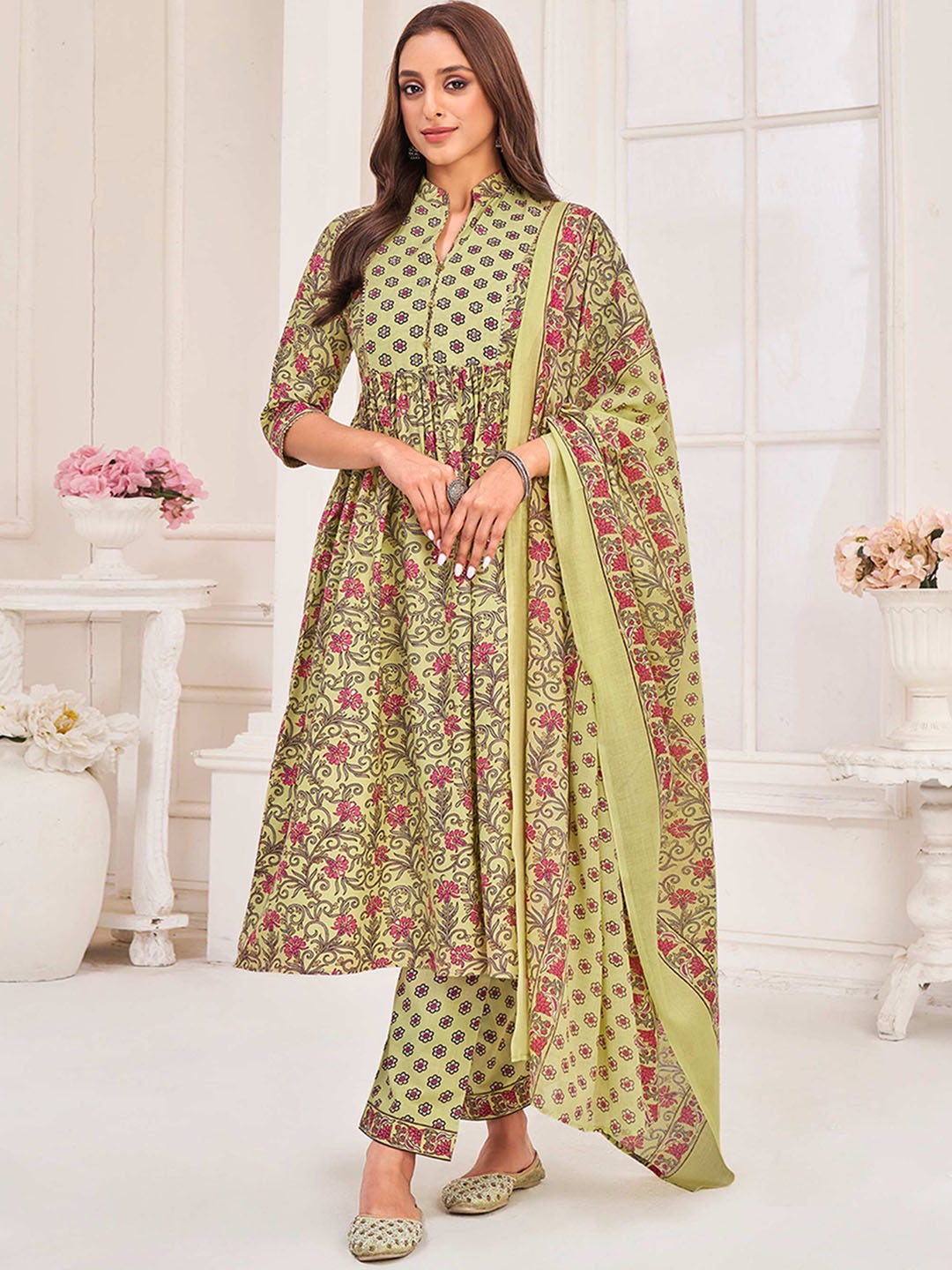 MOJILAA Floral Printed Mandarin Collar A-Line Kurta With Trousers And Dupatta, Green
MOJILAA Floral Printed Mandarin Collar A-Line Kurta With Trousers And Dupatta, Green