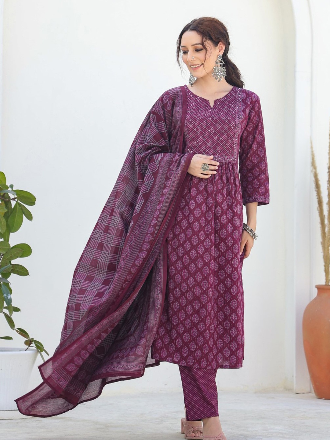 AUTUMN LANE Floral Printed Notch Neck Pure Cotton Straight Kurta With Trouser & Dupatta, Purple
AUTUMN LANE Floral Printed Notch Neck Pure Cotton Straight Kurta With Trouser & Dupatta, Purple