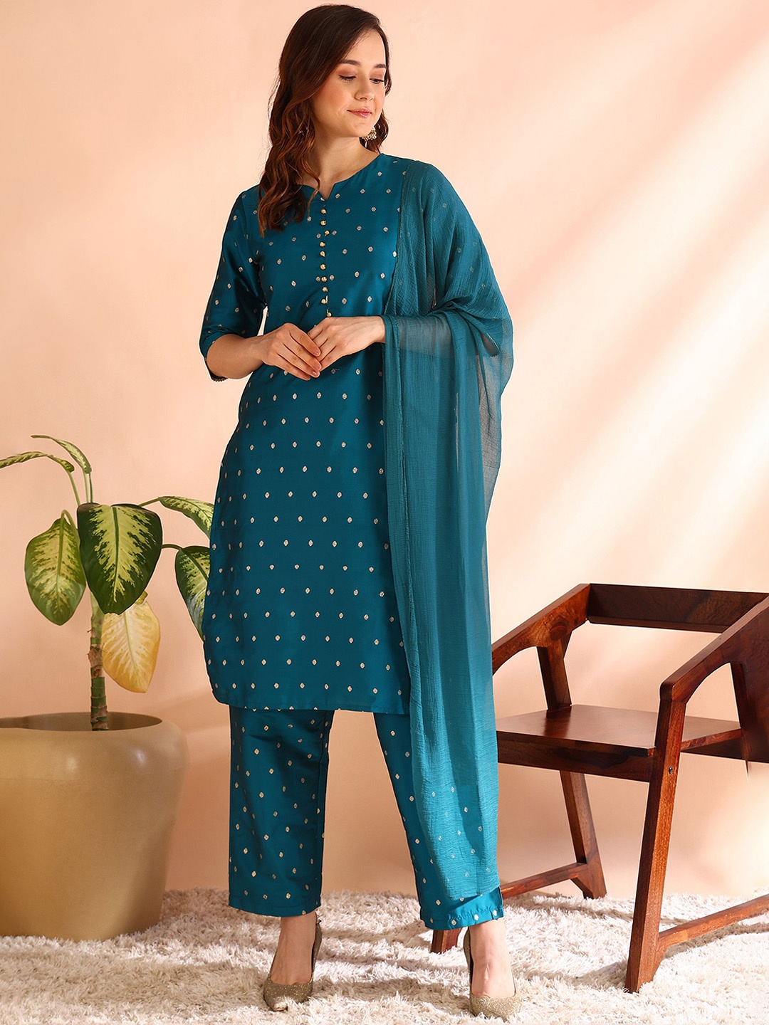 DIVASTRI Floral Printed Notch Neck Chanderi Silk Straight Kurta With Trousers & Dupatta, Teal
DIVASTRI Floral Printed Notch Neck Chanderi Silk Straight Kurta With Trousers & Dupatta, Teal