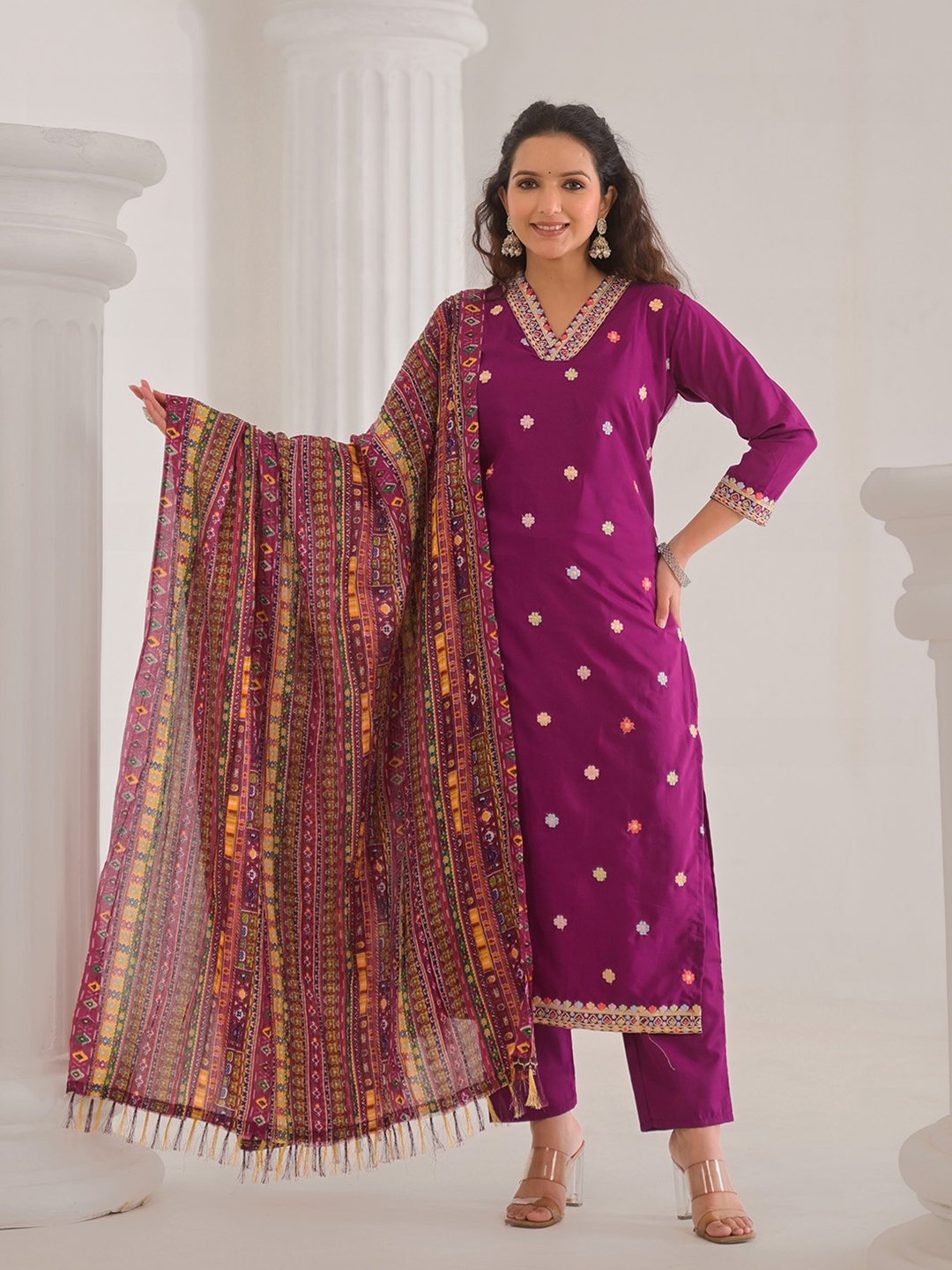 Meena Bazaar Floral Embroidered V-Neck Straight Kurta With Trouser And Dupatta, Purple
Meena Bazaar Floral Embroidered V-Neck Straight Kurta With Trouser And Dupatta, Purple