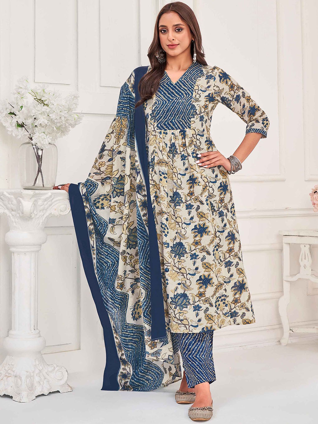 MOJILAA Floral Printed V-Neck Sequinned A-Line Kurta With Trousers And Dupatta, White
MOJILAA Floral Printed V-Neck Sequinned A-Line Kurta With Trousers And Dupatta, White