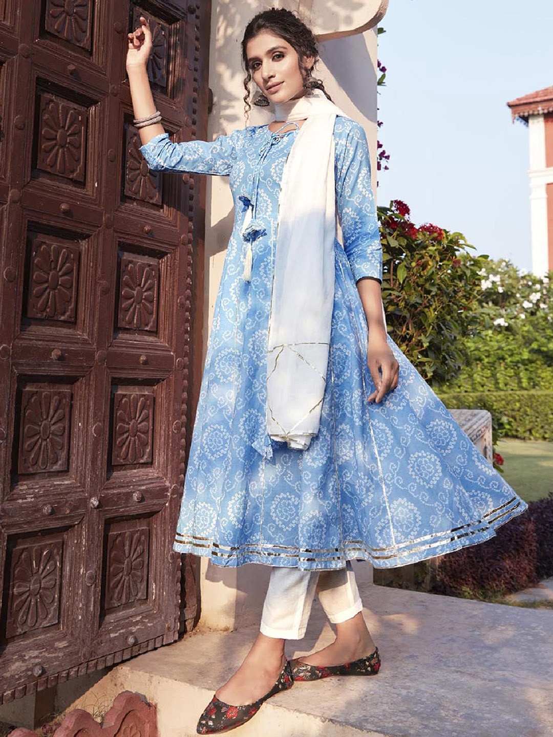 HRITIKA Ethnic Motifs Printed Keyhole Neck Anarkali Kurta with Palazzos & Dupatta, Blue
HRITIKA Ethnic Motifs Printed Keyhole Neck Anarkali Kurta with Palazzos & Dupatta, Blue
