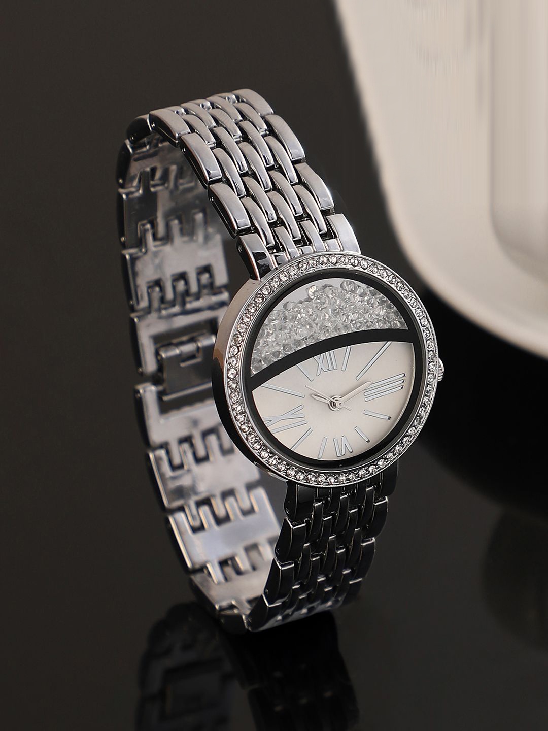 HAUTE SAUCE by Campus Sutra Women Embellished Dial & Stainless Steel Bracelet Style Straps Analogue Watch, Silver
HAUTE SAUCE by Campus Sutra Women Embellished Dial & Stainless Steel Bracelet Style Straps Analogue Watch, Silver