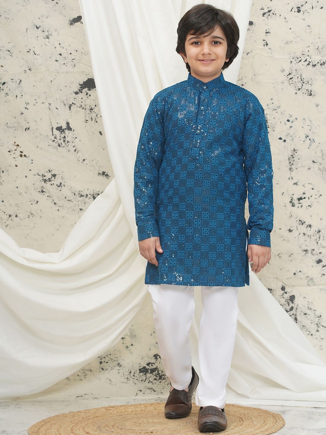 Aj DEZInES Boys Ethnic Motifs Embroidered Regular Sequinned Kurta with Pyjamas, Blue
Aj DEZInES Boys Ethnic Motifs Embroidered Regular Sequinned Kurta with Pyjamas, Blue