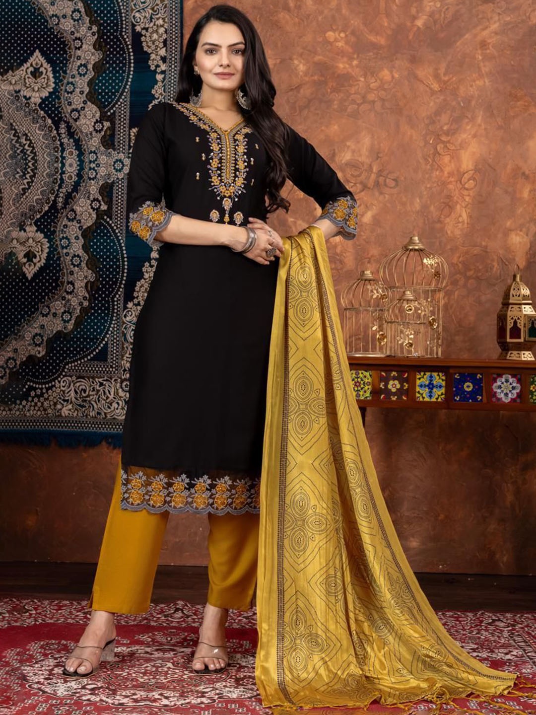 SURATSUIT Women Floral Embroidered Regular Thread Work Kurta with Salwar & With Dupatta, Black
SURATSUIT Women Floral Embroidered Regular Thread Work Kurta with Salwar & With Dupatta, Black