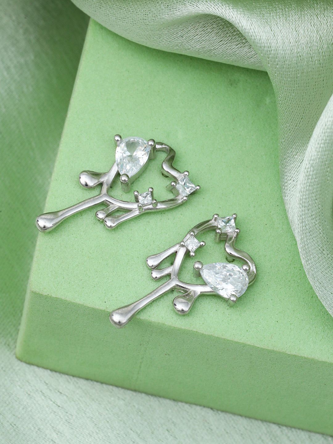 MAIRA 925 Sterling Silver Rhodium-Plated Artificial Stones Studed Heart Shaped Studs
MAIRA 925 Sterling Silver Rhodium-Plated Artificial Stones Studed Heart Shaped Studs