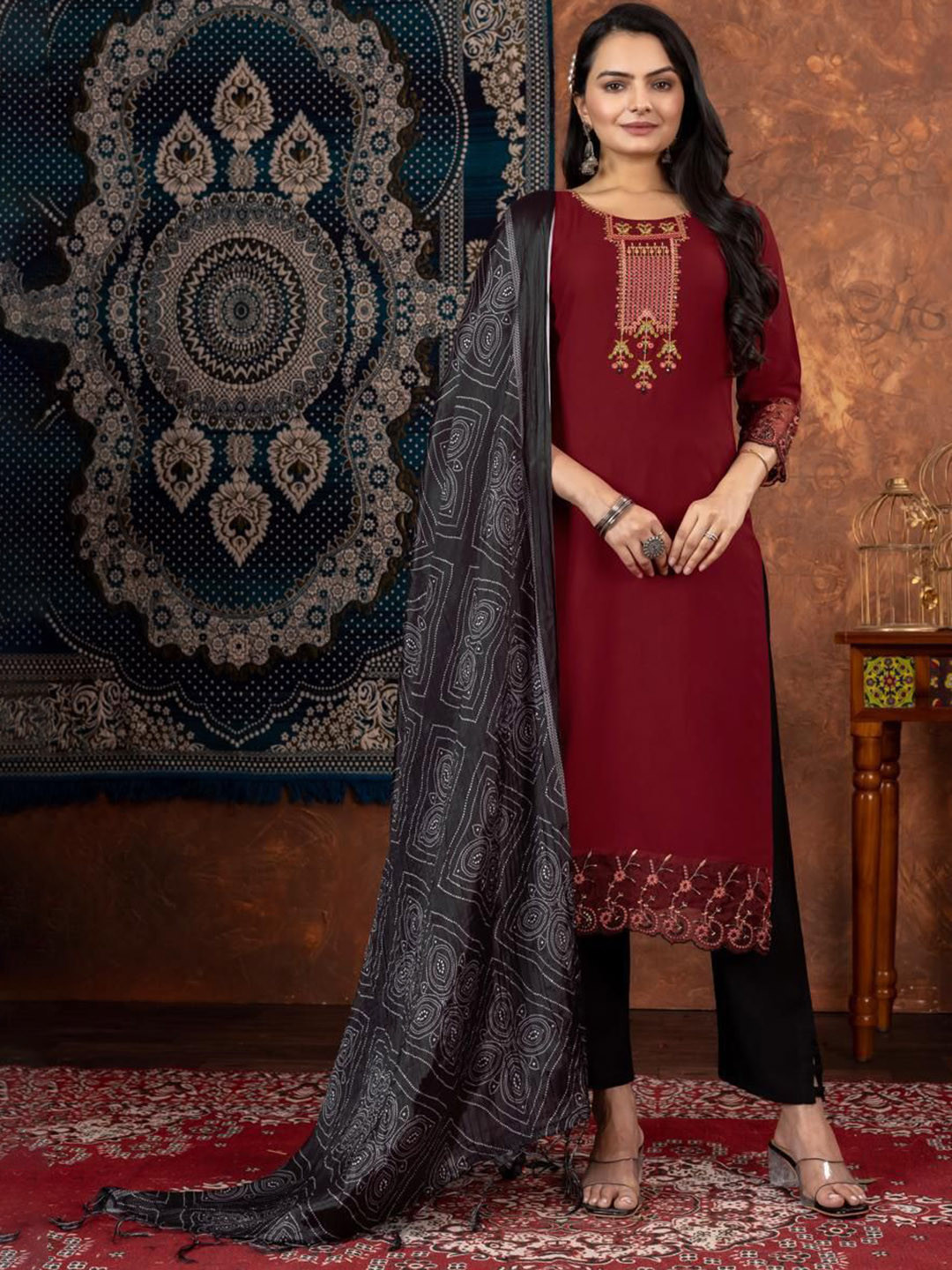 SURATSUIT Women Floral Embroidered Regular Thread Work Kurta with Trousers & With Dupatta, Maroon
SURATSUIT Women Floral Embroidered Regular Thread Work Kurta with Trousers & With Dupatta, Maroon
