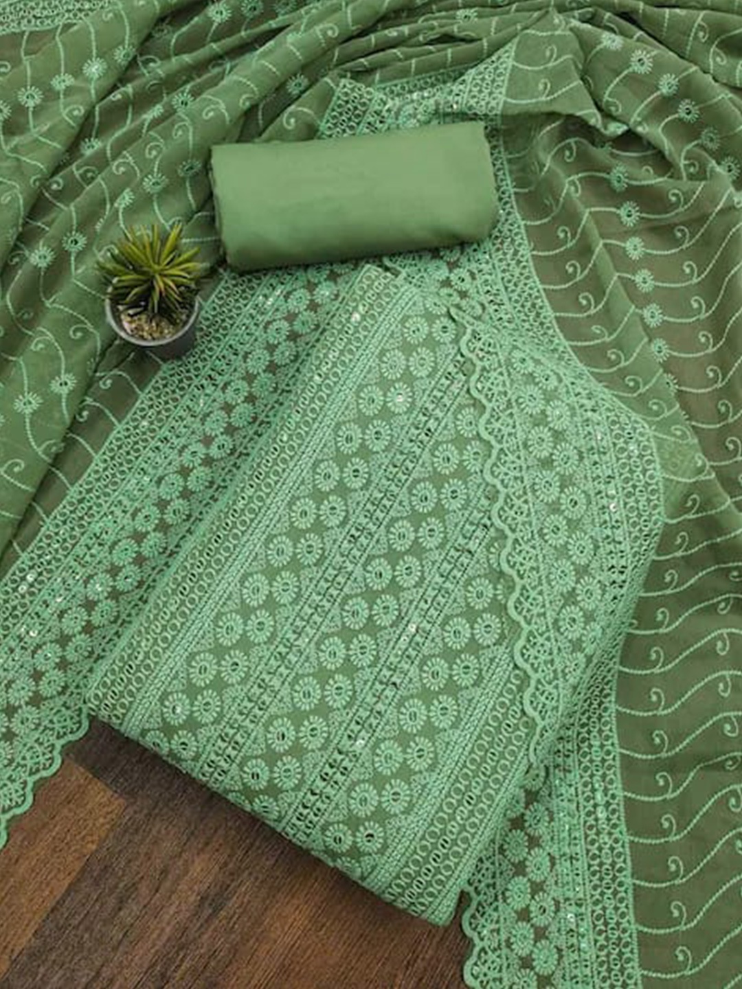 BlissFlair Floral Embroidered Sequinned Geogrette Unstitched Dress Material, Green
BlissFlair Floral Embroidered Sequinned Geogrette Unstitched Dress Material, Green