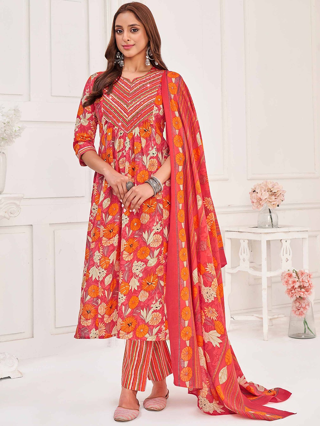 MOJILAA Floral Printed Sequinned Notch Neck Empire A-Line Kurta with Trousers & Dupatta, Peach
MOJILAA Floral Printed Sequinned Notch Neck Empire A-Line Kurta with Trousers & Dupatta, Peach