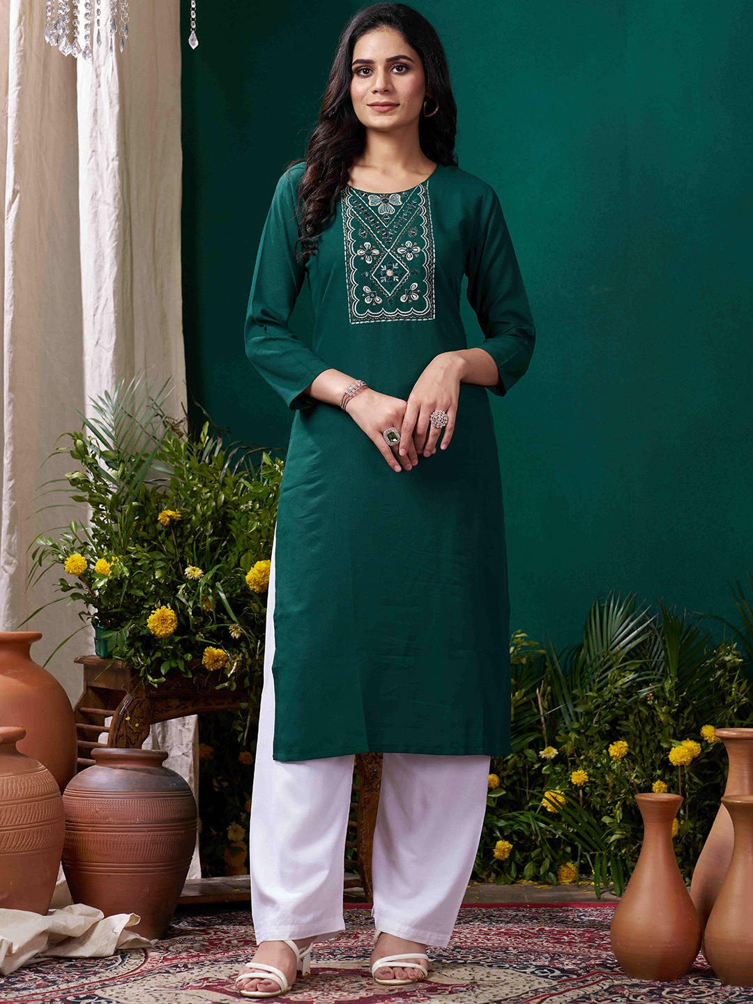 DIVASTRI Women Floral Embroidered Regular Gotta Patti Pure Cotton Kurta with Trousers, Green
DIVASTRI Women Floral Embroidered Regular Gotta Patti Pure Cotton Kurta with Trousers, Green