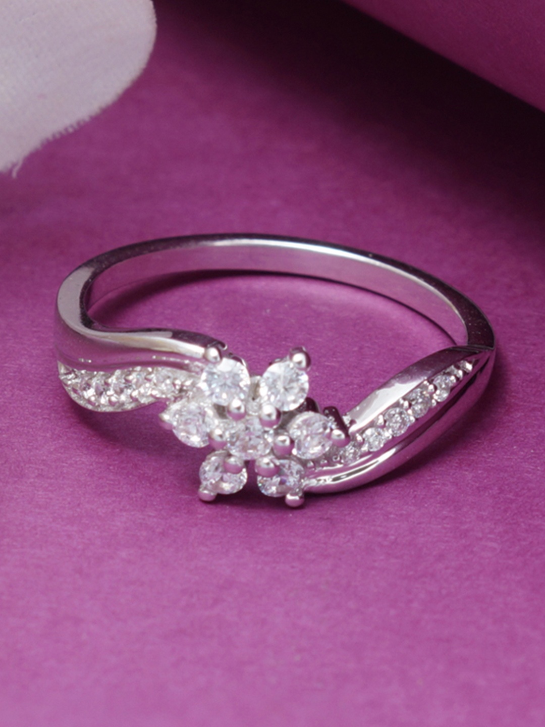 Tuanz Silver Jewelry 925 Sterling Silver Rhodium-Plated Cubic Zirconia-Studded Finger Ring
Tuanz Silver Jewelry 925 Sterling Silver Rhodium-Plated Cubic Zirconia-Studded Finger Ring