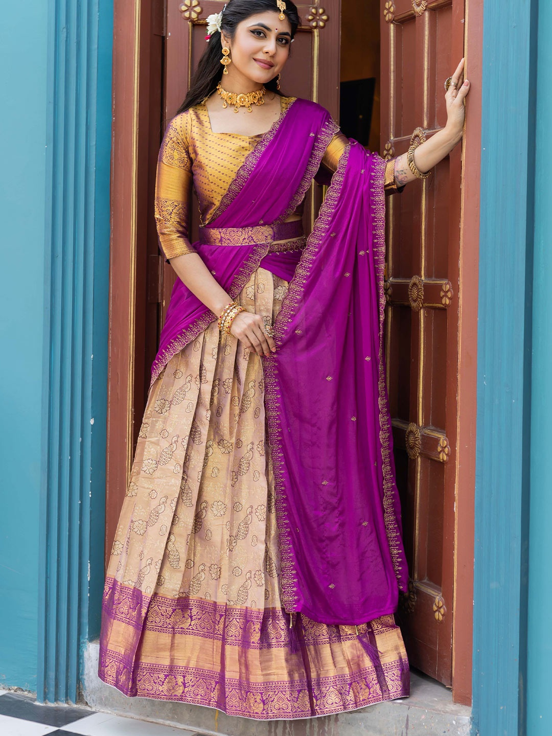 DrapeMall Floral Woven Design Semi-Stitched Lehenga & Unstitched Blouse With Dupatta, Cream
DrapeMall Floral Woven Design Semi-Stitched Lehenga & Unstitched Blouse With Dupatta, Cream