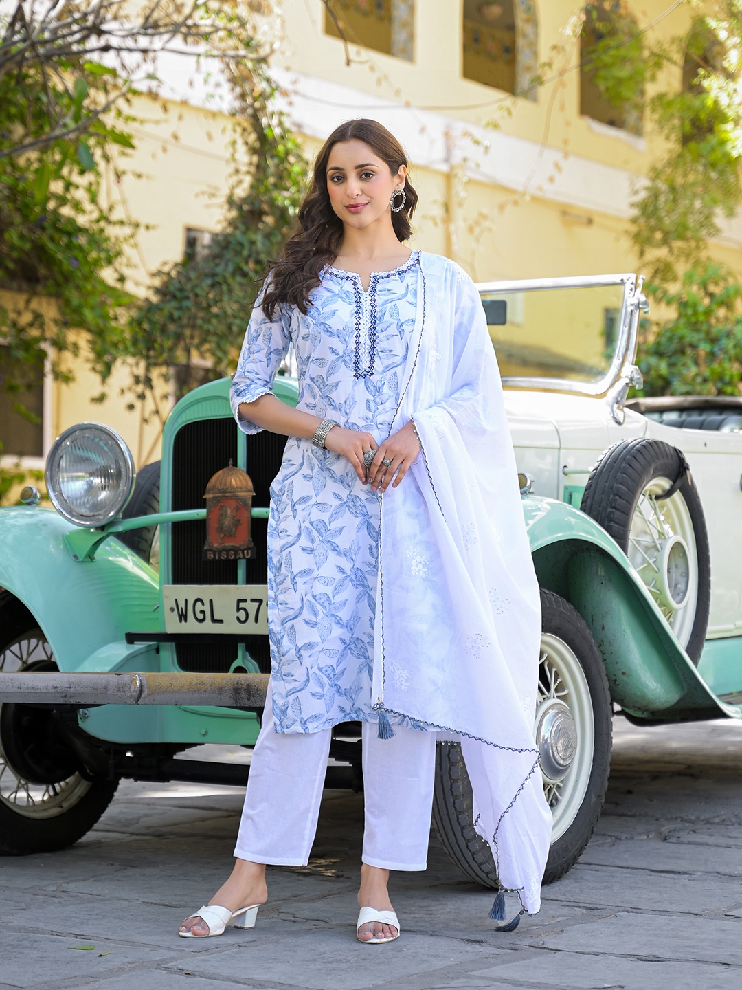 Peachmode Women Floral Printed Regular Thread Work Pure Cotton Kurti with Palazzos & With Dupatta, Blue
Peachmode Women Floral Printed Regular Thread Work Pure Cotton Kurti with Palazzos & With Dupatta, Blue
