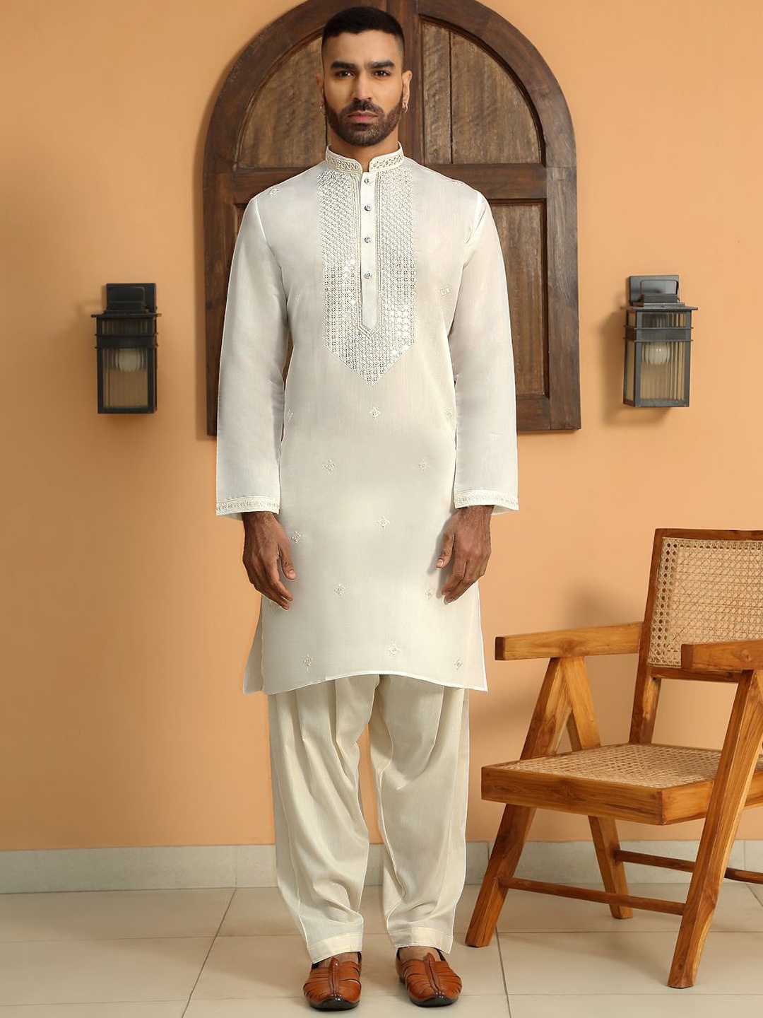 KRAFT INDIA LUXE Men Ethnic Motifs Yoke Design Regular Sequinned Kurta with Salwar, Cream
KRAFT INDIA LUXE Men Ethnic Motifs Yoke Design Regular Sequinned Kurta with Salwar, Cream