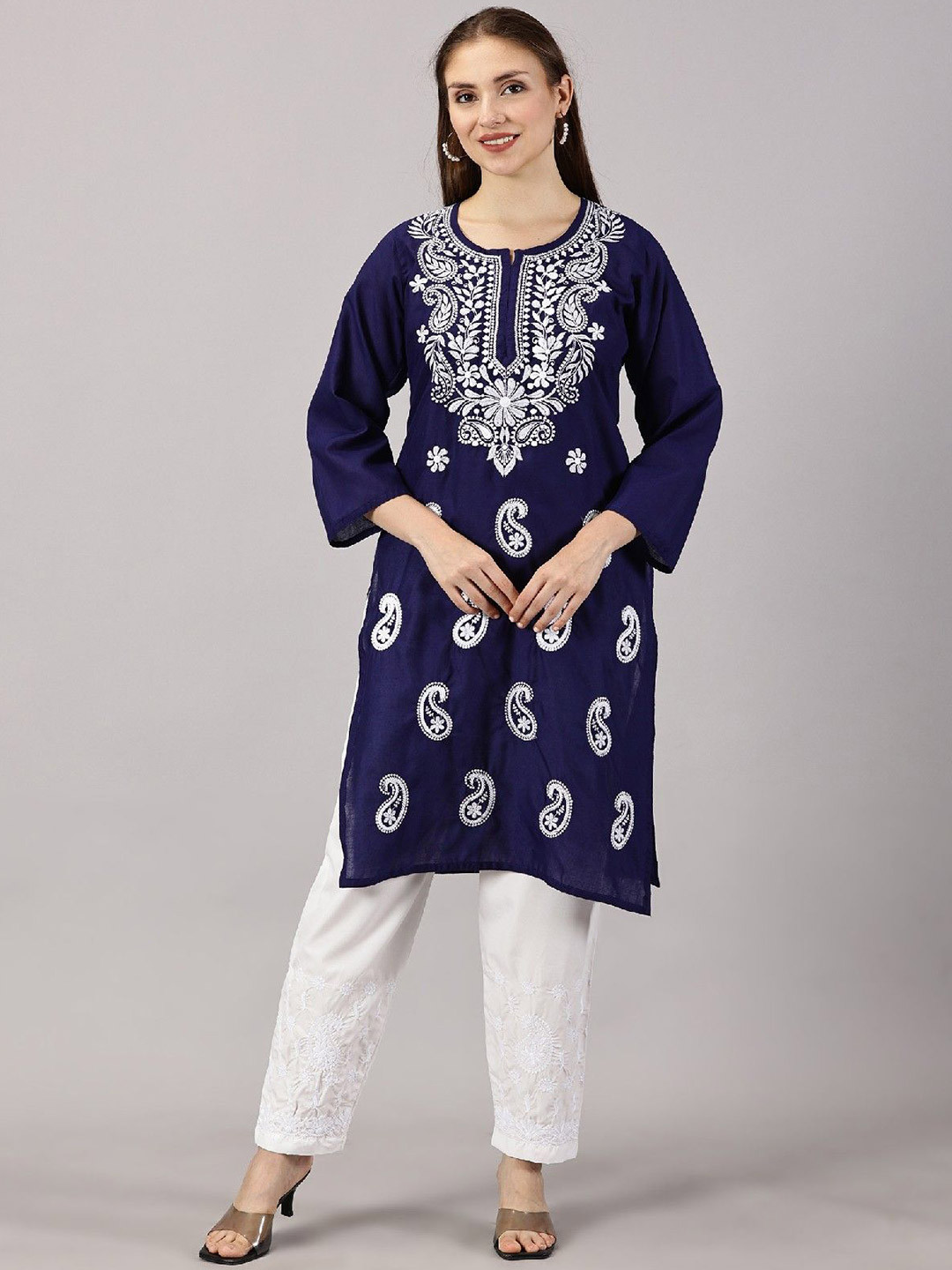 Fashionable Chikan Handikraft Paisley Embroidered Thread Work Cotton Straight Kurta, Navy blue
Fashionable Chikan Handikraft Paisley Embroidered Thread Work Cotton Straight Kurta, Navy blue