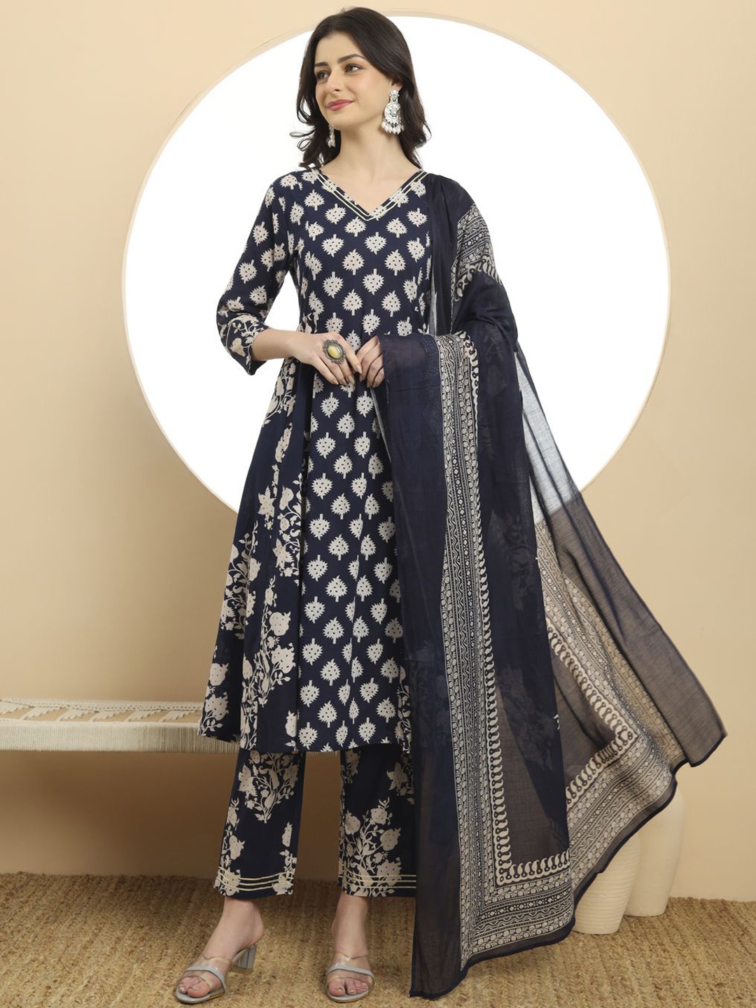 Yufta Women Floral Printed Regular Gotta Patti Pure Cotton Kurta with Trousers & With Dupatta, Navy blue
Yufta Women Floral Printed Regular Gotta Patti Pure Cotton Kurta with Trousers & With Dupatta, Navy blue