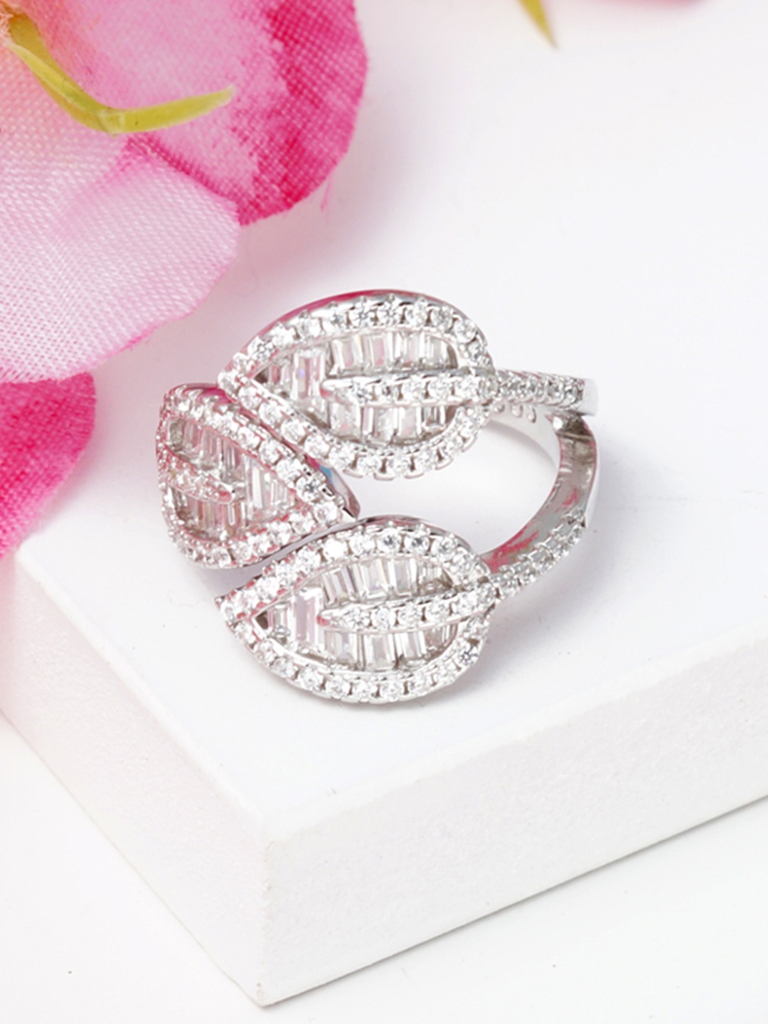 Tuanz Silver Jewelry 925 Sterling Silver Rhodium-Plated Cubic Zircon-Studded Finger Ring
Tuanz Silver Jewelry 925 Sterling Silver Rhodium-Plated Cubic Zircon-Studded Finger Ring