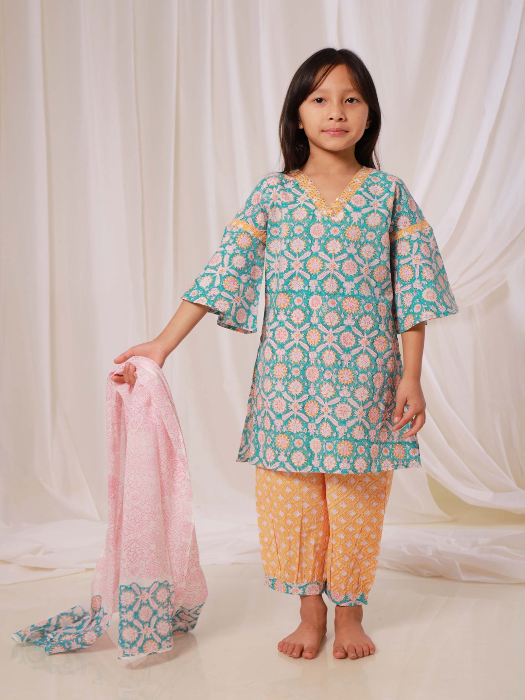 Sangria Girls Block Printed Pure Cotton Straight Kurta & Trouser With Dupatta, Sea green
Sangria Girls Block Printed Pure Cotton Straight Kurta & Trouser With Dupatta, Sea green