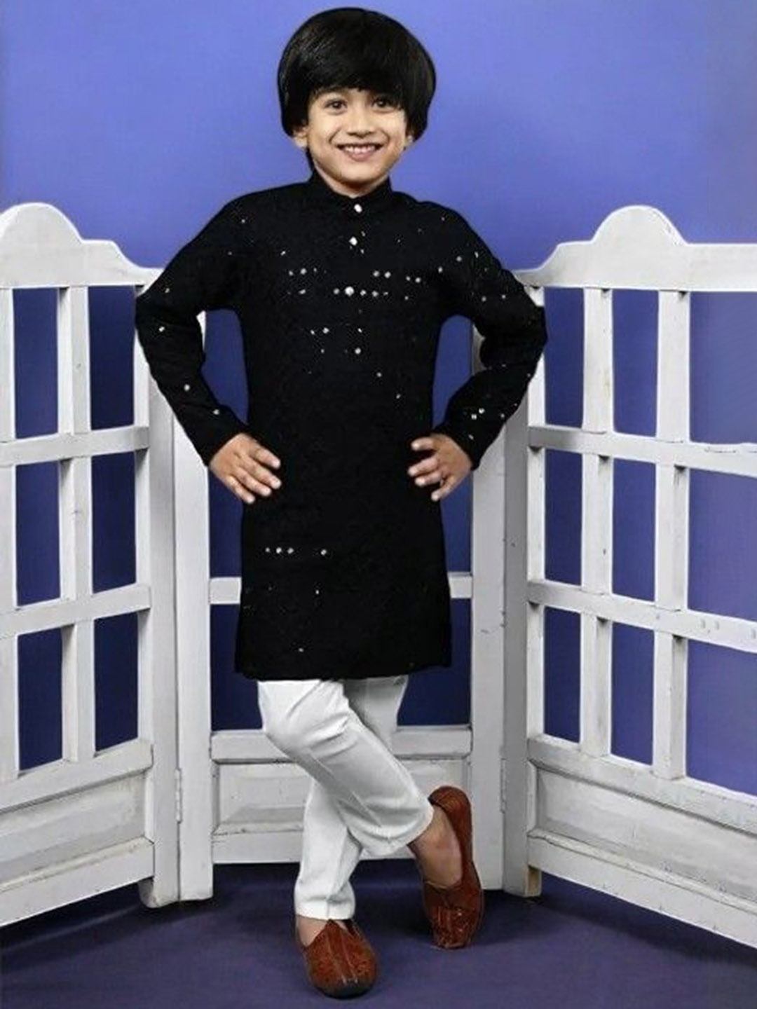 Qtsy Boys Floral Embroidered Regular Mirror Work Pure Cotton Kurta with Pyjamas, Black
Qtsy Boys Floral Embroidered Regular Mirror Work Pure Cotton Kurta with Pyjamas, Black