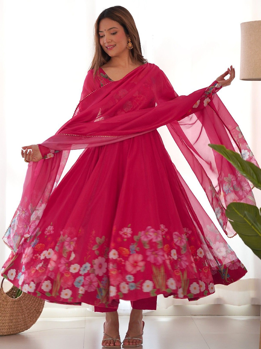 Yara Creation Women Floral Printed Regular Gotta Patti Kurta with Trousers & With Dupatta, Pink
Yara Creation Women Floral Printed Regular Gotta Patti Kurta with Trousers & With Dupatta, Pink