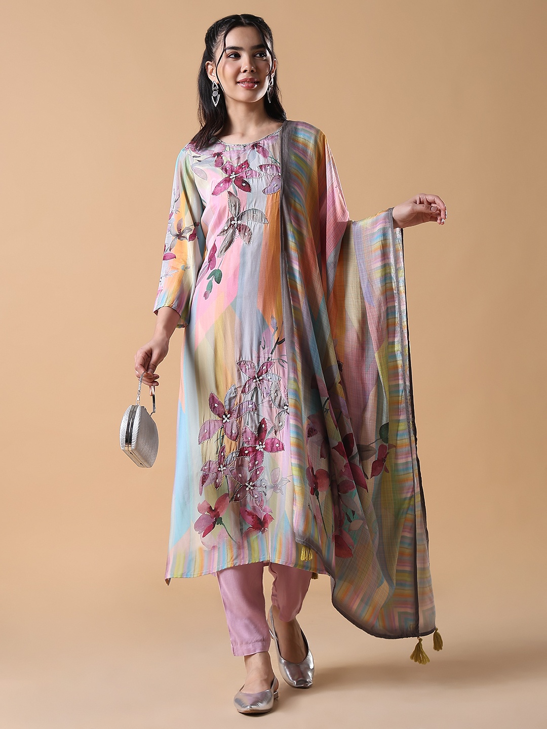 SHOWOFF Women Floral Printed Regular Beads and Stones Kurta with Trousers & With Dupatta, Pink
SHOWOFF Women Floral Printed Regular Beads and Stones Kurta with Trousers & With Dupatta, Pink