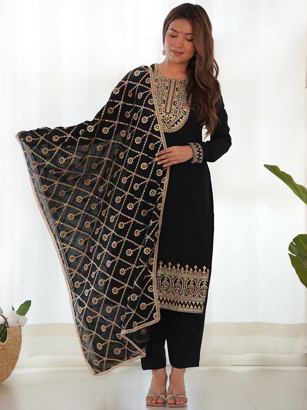 CULTISE QUEEN Women Printed Regular Pure Silk Kurti with Pyjamas & With Dupatta, Black
CULTISE QUEEN Women Printed Regular Pure Silk Kurti with Pyjamas & With Dupatta, Black
