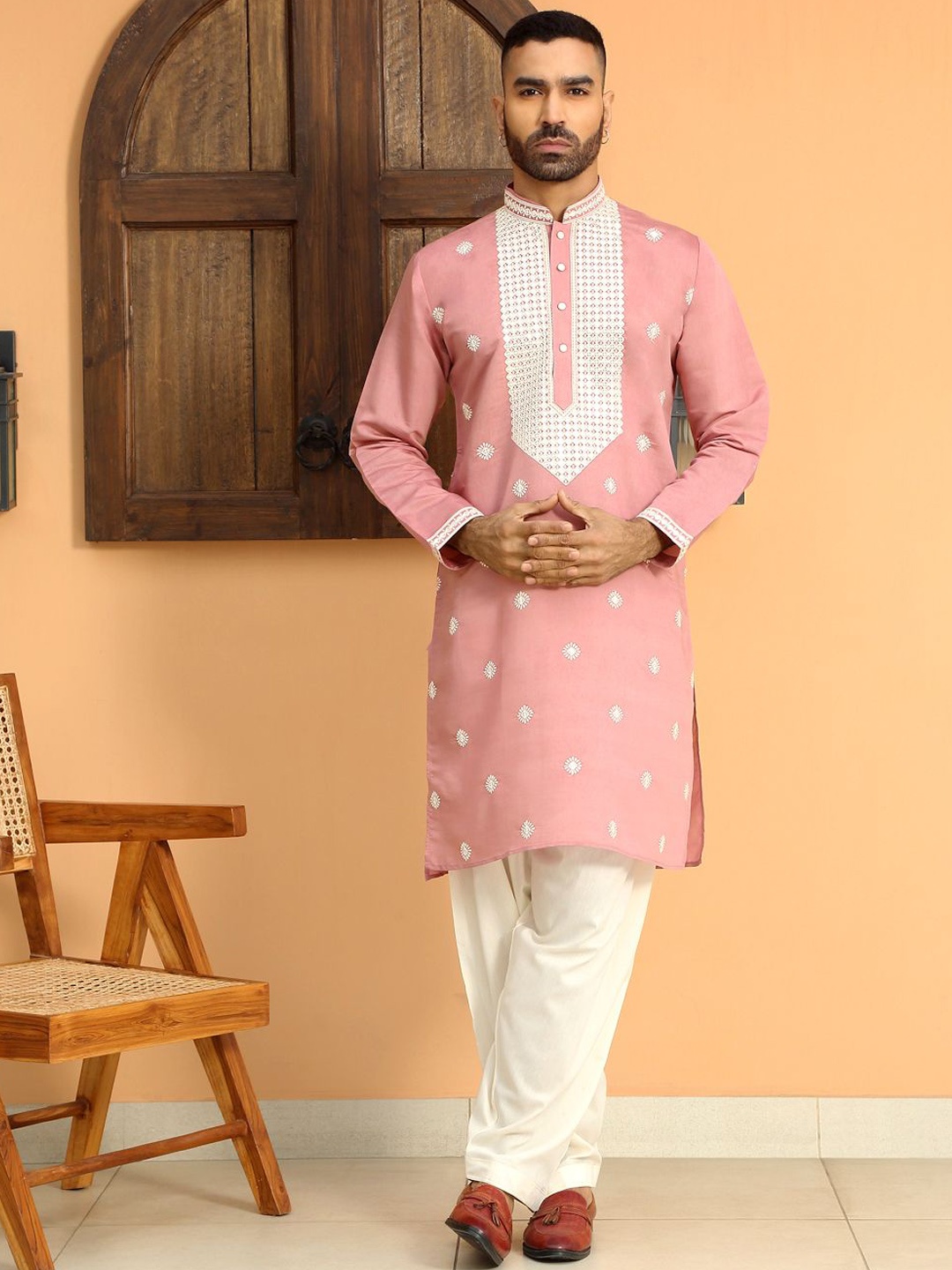 KRAFT INDIA LUXE Men Ethnic Motifs Yoke Design Regular Chikankari Kurta with Salwar, Pink
KRAFT INDIA LUXE Men Ethnic Motifs Yoke Design Regular Chikankari Kurta with Salwar, Pink
