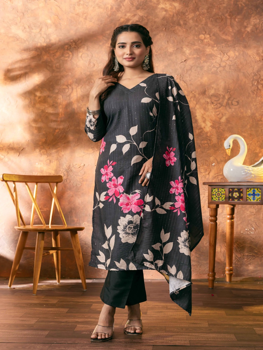 Choice 4 Women Women Floral Printed Regular Thread Work Kurta with Trousers & With Dupatta, Black
Choice 4 Women Women Floral Printed Regular Thread Work Kurta with Trousers & With Dupatta, Black