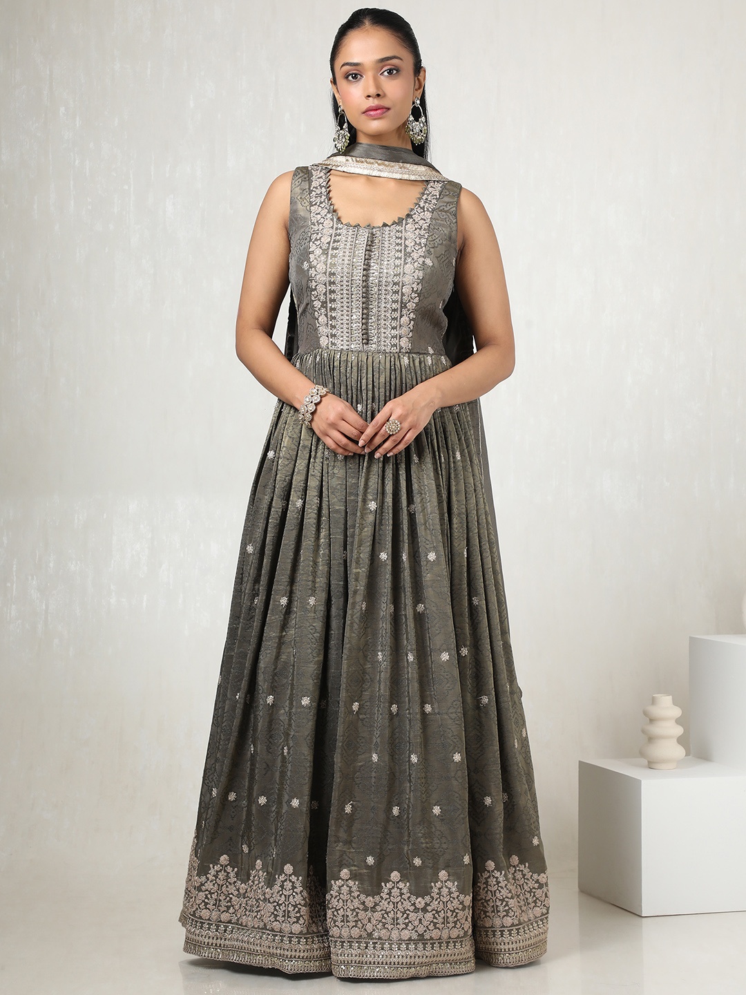 Soch Women Floral Embroidered Regular Sequinned Kurta with Churidar & With Dupatta, Grey
Soch Women Floral Embroidered Regular Sequinned Kurta with Churidar & With Dupatta, Grey