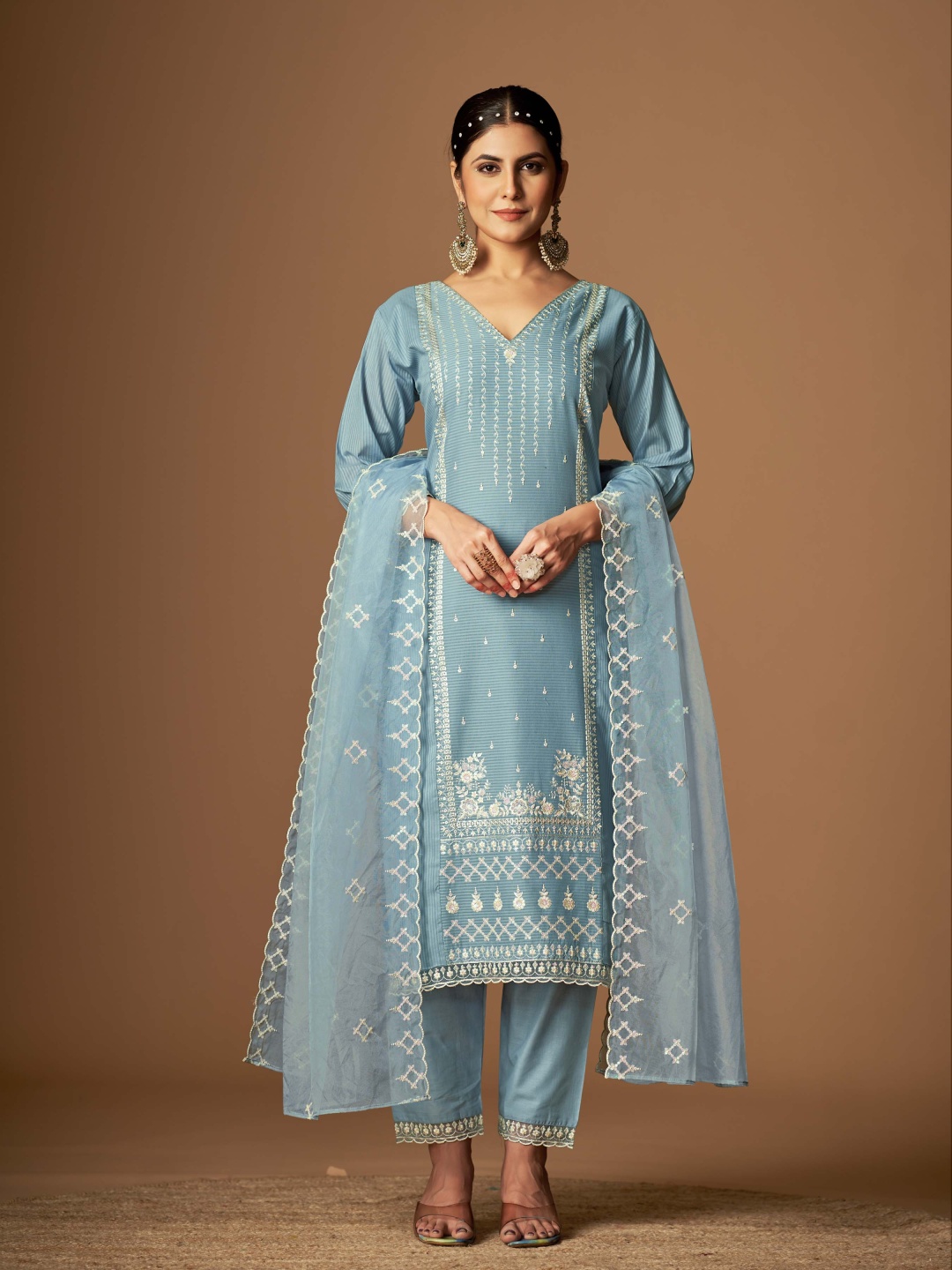 Nimidiya Women Embroidered Regular Thread Work Pure Cotton Kurta with Trousers & With Dupatta, Grey
Nimidiya Women Embroidered Regular Thread Work Pure Cotton Kurta with Trousers & With Dupatta, Grey