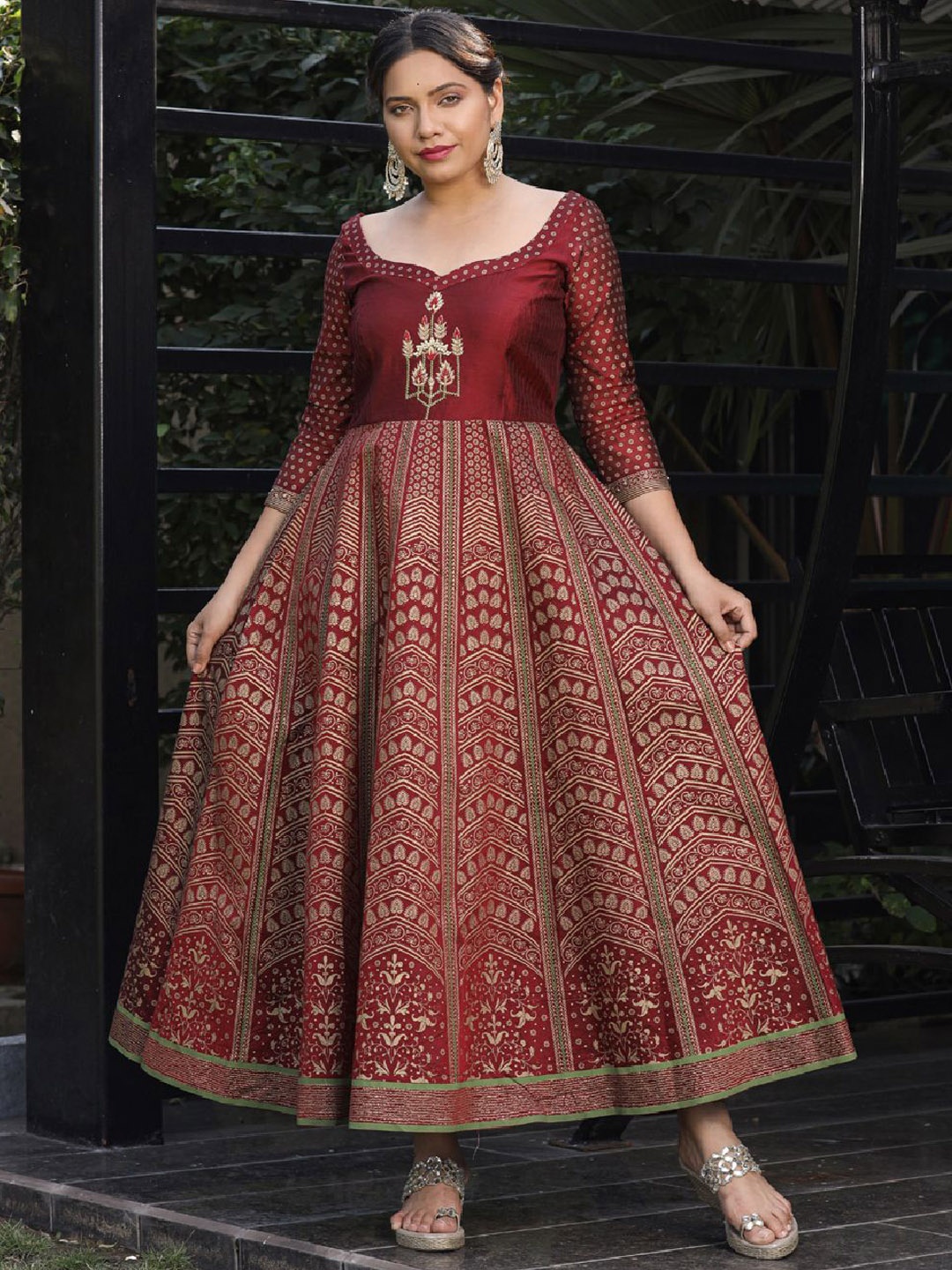KALINI Ethnic Motifs Woven Design Sweetheart Neck Zari Pure Cotton Anarkali Kurta, Maroon
KALINI Ethnic Motifs Woven Design Sweetheart Neck Zari Pure Cotton Anarkali Kurta, Maroon
