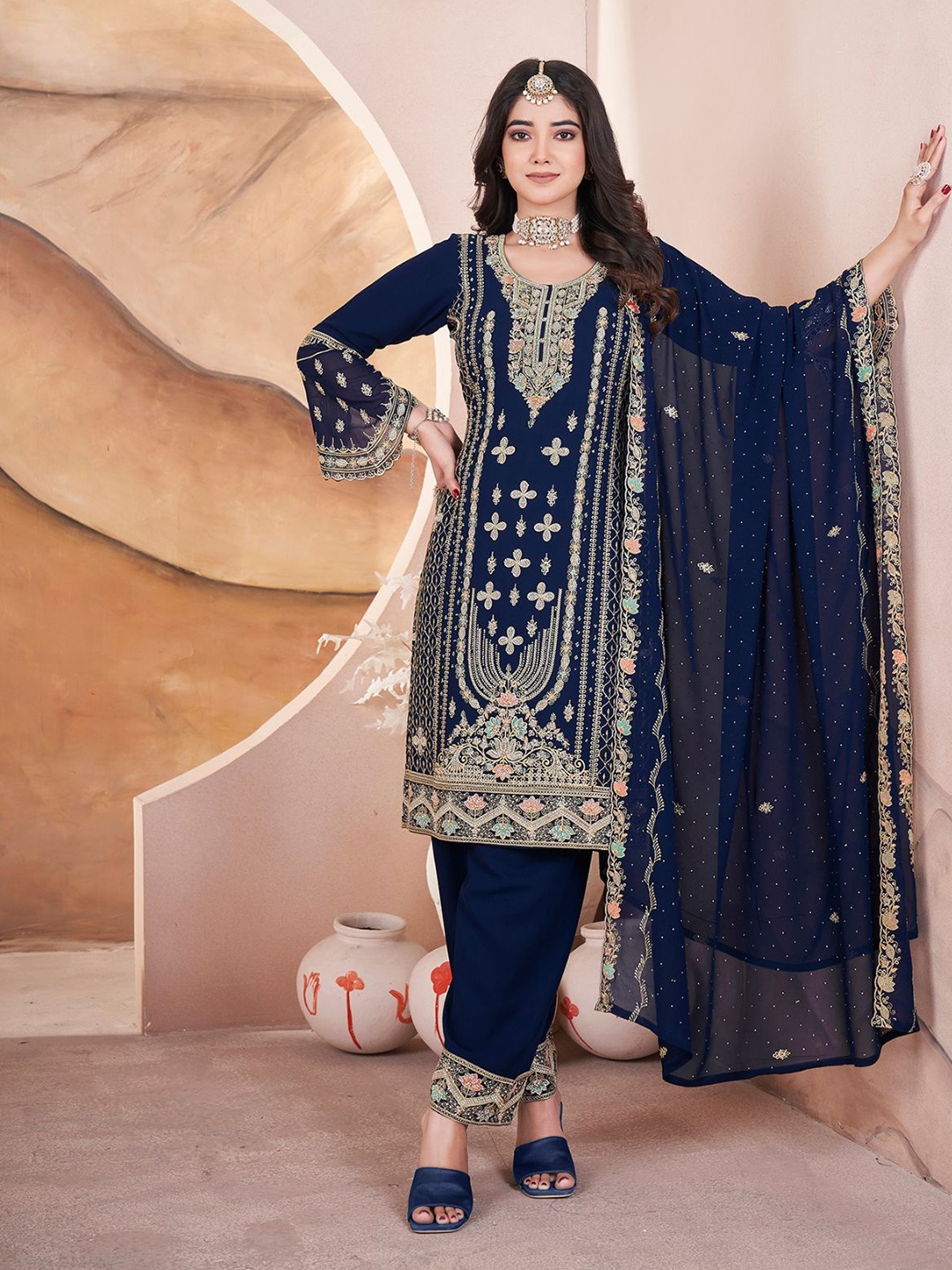 ODETTE Women Floral Embroidered Regular Thread Work Kurta with Trousers & With Dupatta, Blue
ODETTE Women Floral Embroidered Regular Thread Work Kurta with Trousers & With Dupatta, Blue