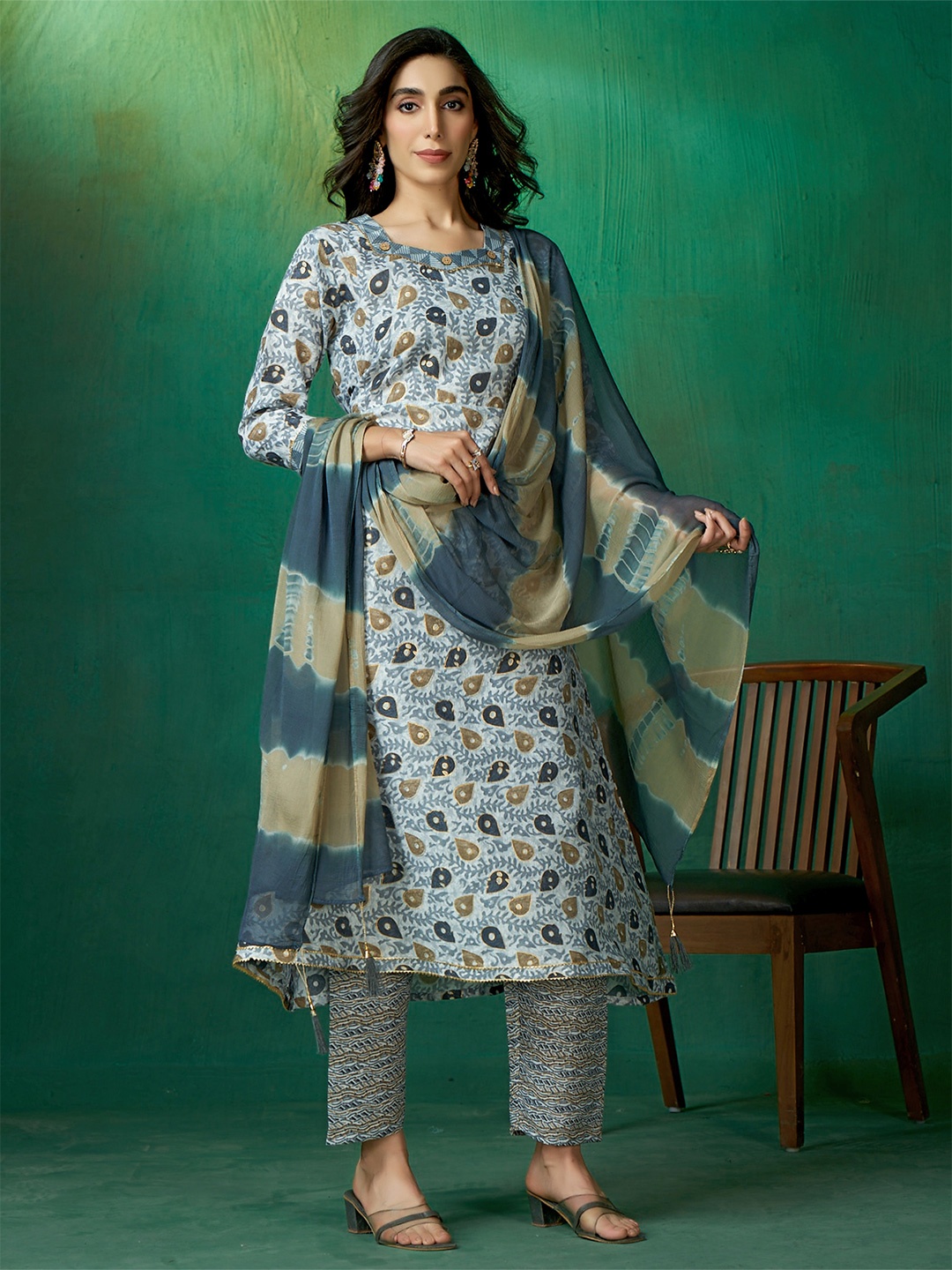 DIVASTRI Women Floral Printed Regular Gotta Patti Pure Cotton Kurta with Trousers & With Dupatta, Navy blue
DIVASTRI Women Floral Printed Regular Gotta Patti Pure Cotton Kurta with Trousers & With Dupatta, Navy blue