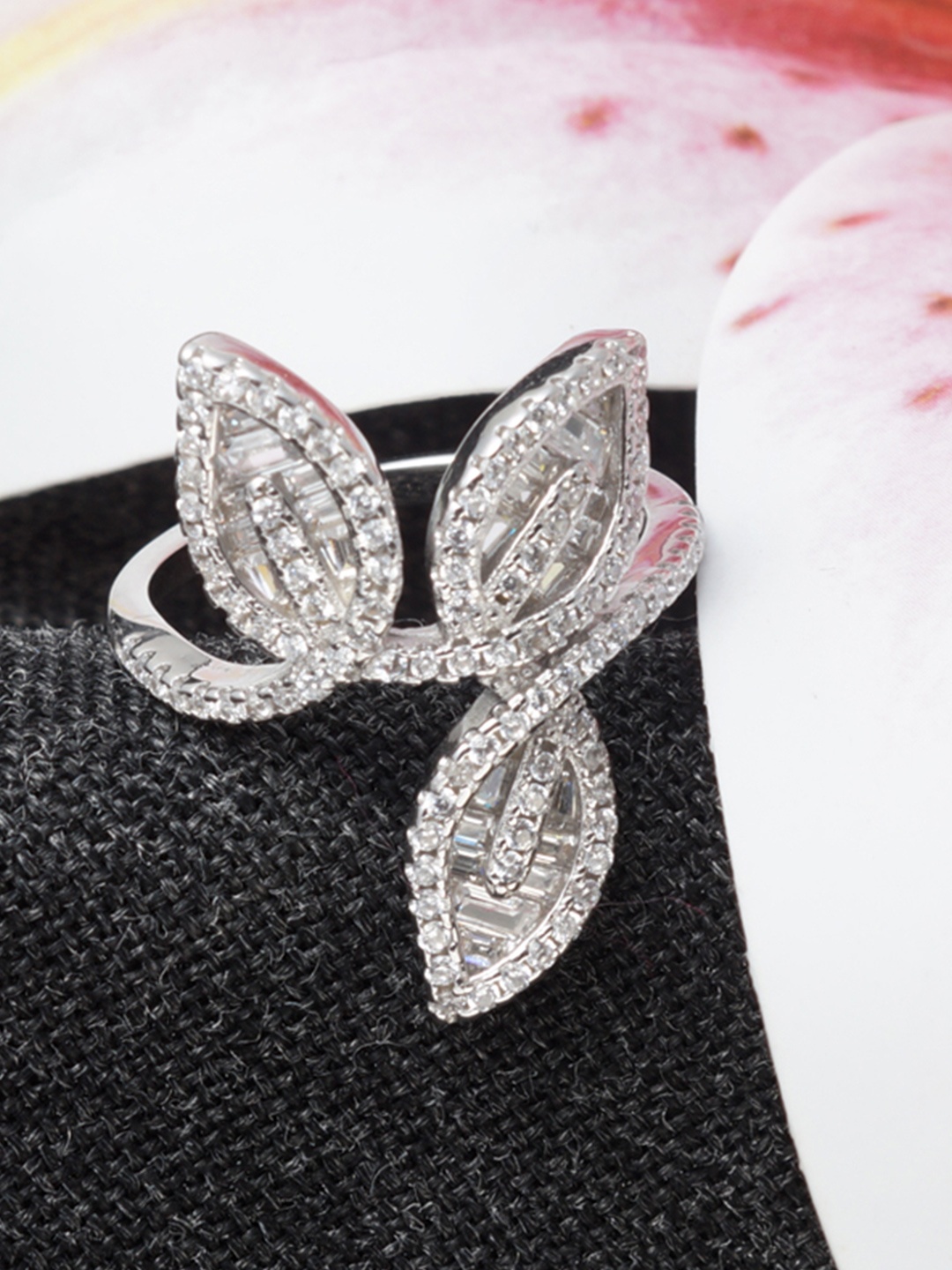 Tuanz Silver Jewelry 925 Sterling Silver Rhodium-Plated Cubic Zirconia-Studded Finger Ring
Tuanz Silver Jewelry 925 Sterling Silver Rhodium-Plated Cubic Zirconia-Studded Finger Ring