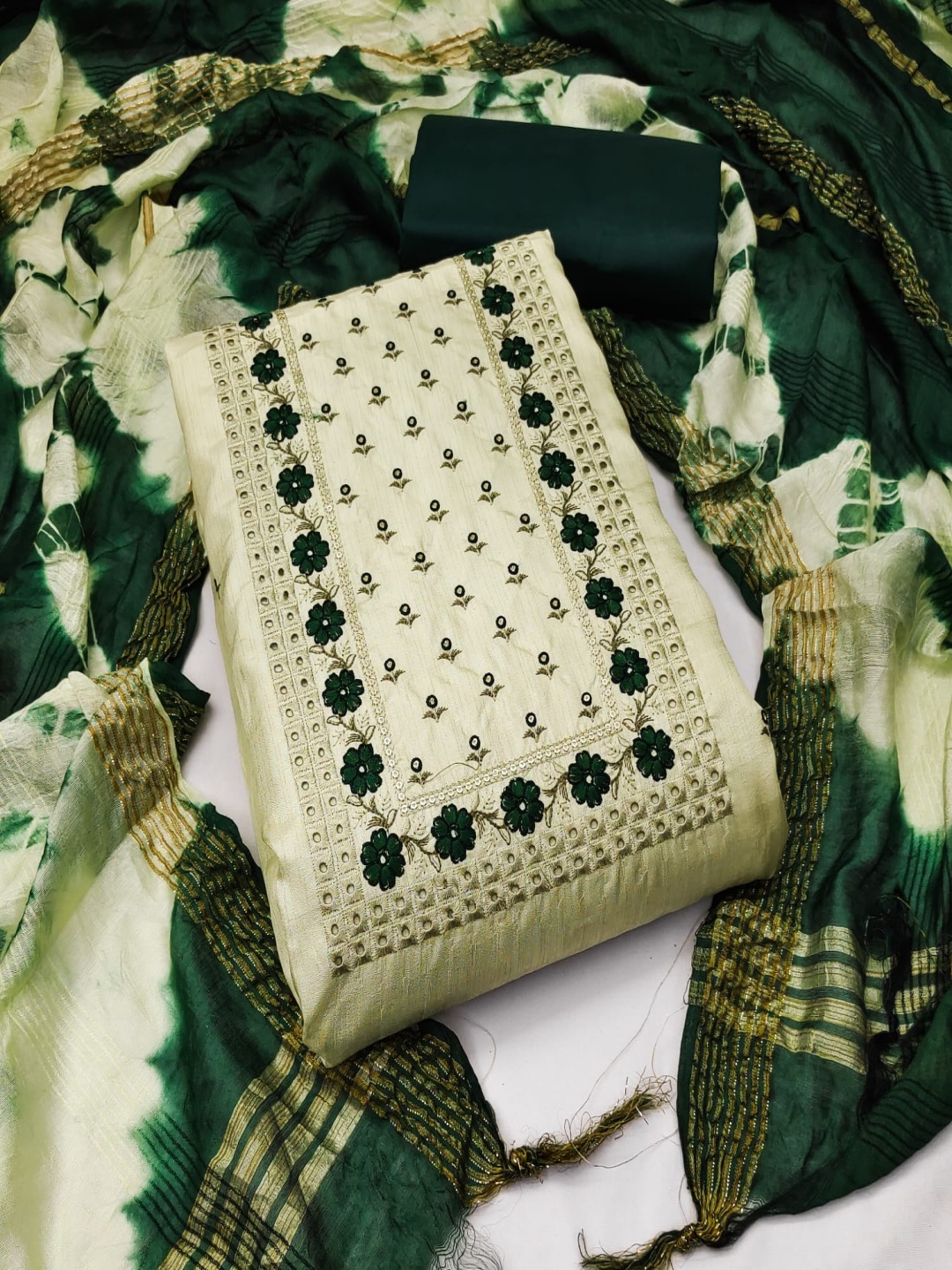 Rangtulika Ethnics Floral Embroidered Sequinned Unstitched Dress Material, Green
Rangtulika Ethnics Floral Embroidered Sequinned Unstitched Dress Material, Green