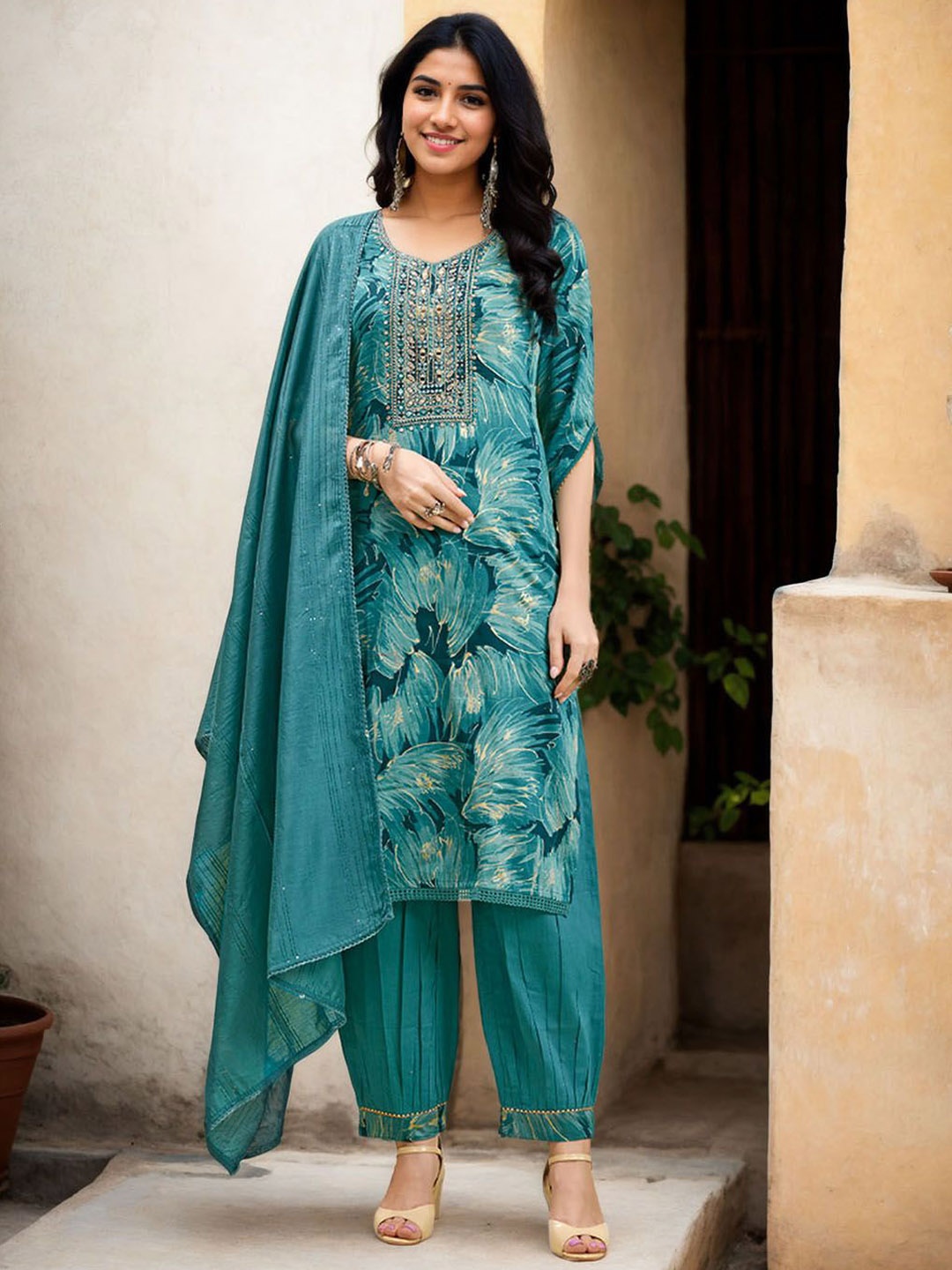 Anouk Women Floral Embroidered Regular Thread Work Kurta with Harem Pants & With Dupatta, Blue
Anouk Women Floral Embroidered Regular Thread Work Kurta with Harem Pants & With Dupatta, Blue