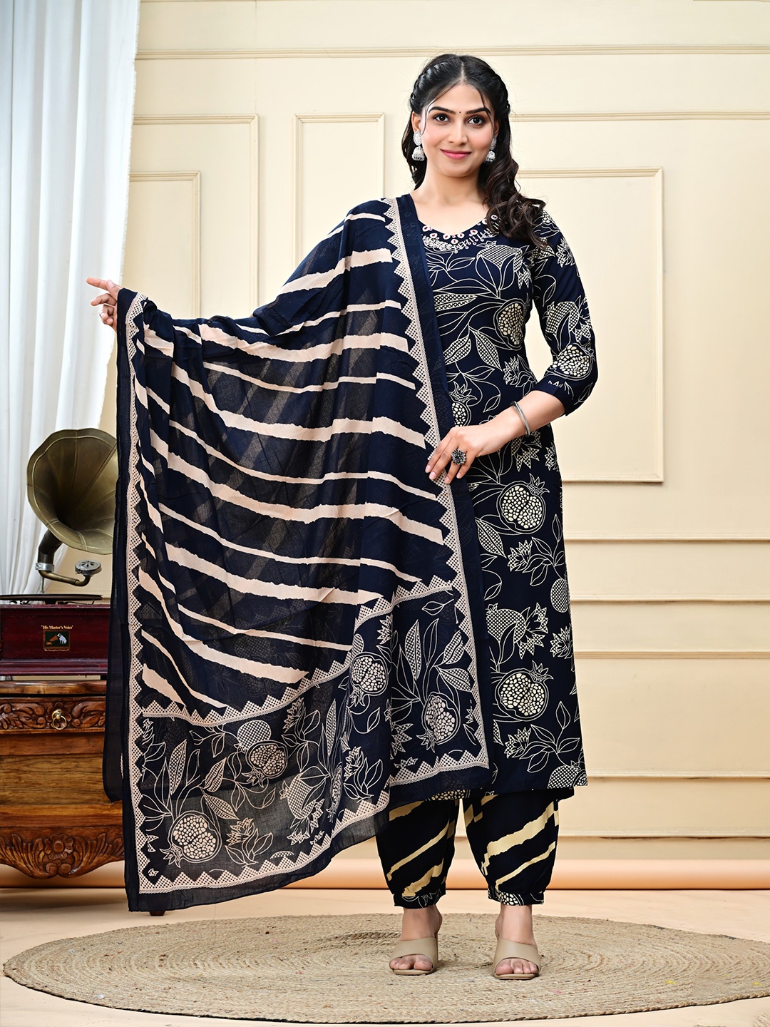 RAABA Women Floral Printed Regular Patchwork Kurta with Trousers & With Dupatta, Navy blue
RAABA Women Floral Printed Regular Patchwork Kurta with Trousers & With Dupatta, Navy blue