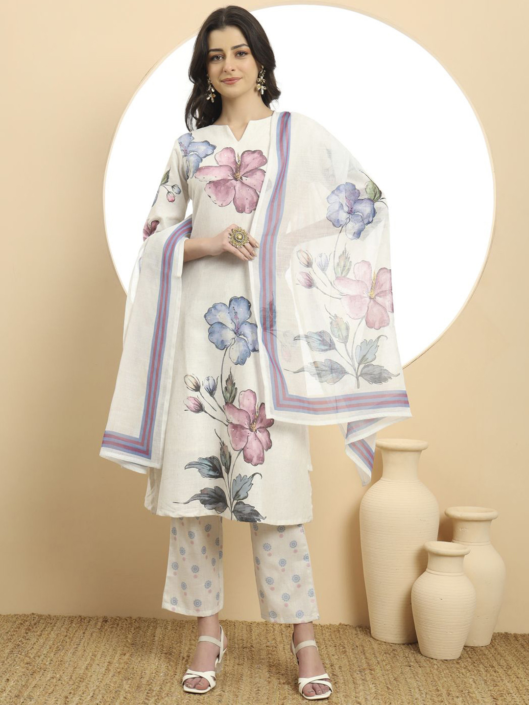 Yufta Women Floral Printed Regular Sequinned Linen Kurta with Trousers & With Dupatta, White
Yufta Women Floral Printed Regular Sequinned Linen Kurta with Trousers & With Dupatta, White