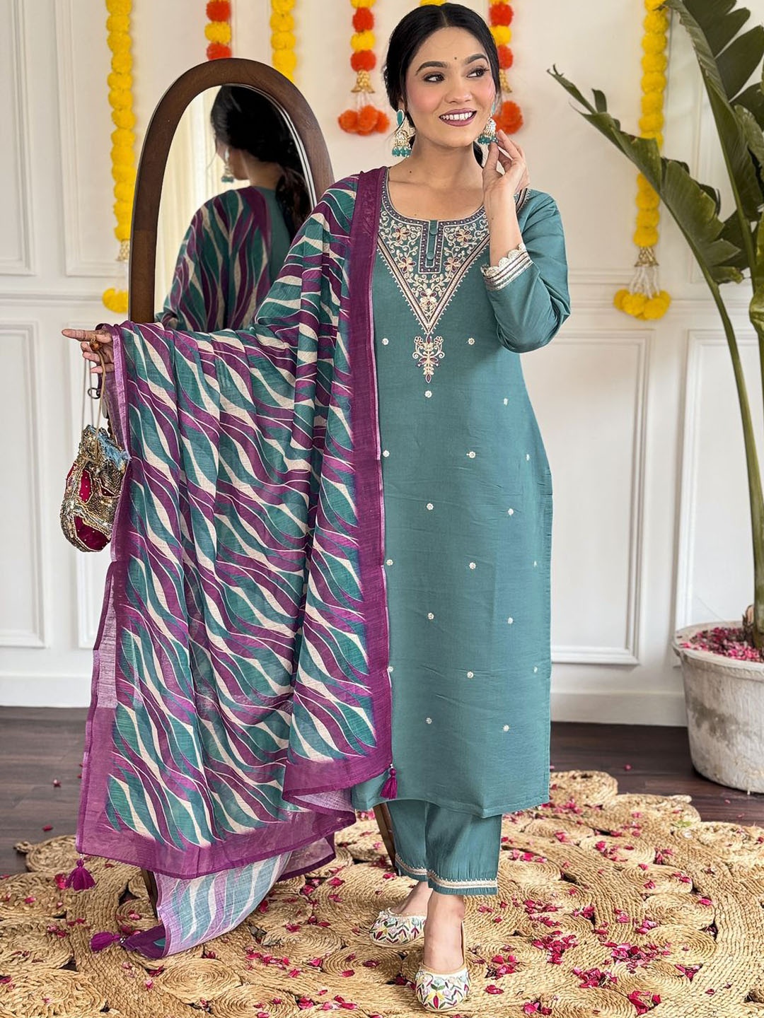 SHIJILA Women Embroidered Regular Thread Work Kurta with Trousers & With Dupatta, Green
SHIJILA Women Embroidered Regular Thread Work Kurta with Trousers & With Dupatta, Green