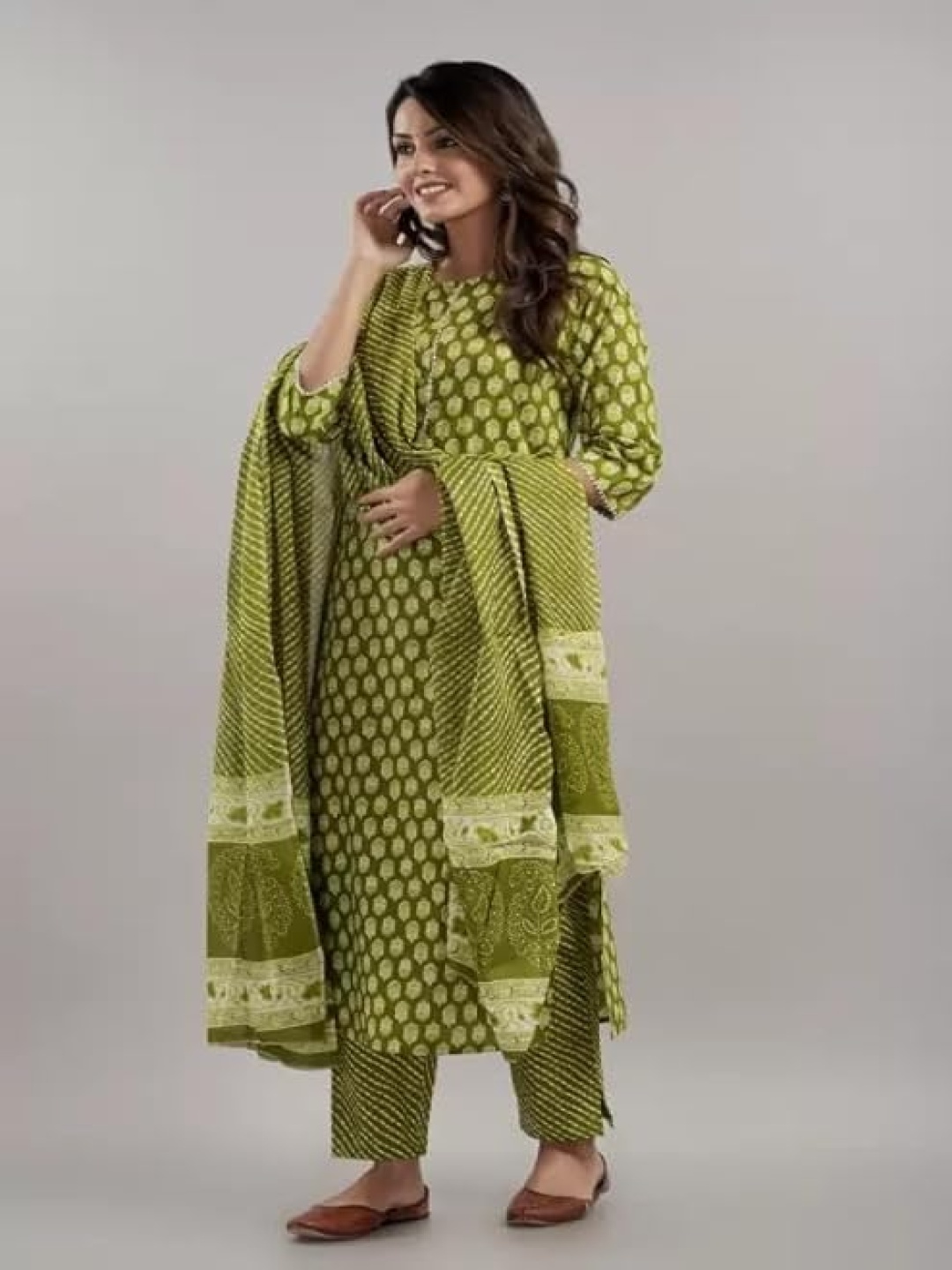 Moda Rapido Women Ethnic Motifs Embroidered Regular Pure Cotton Kurta with Trousers & With Dupatta, Green
Moda Rapido Women Ethnic Motifs Embroidered Regular Pure Cotton Kurta with Trousers & With Dupatta, Green