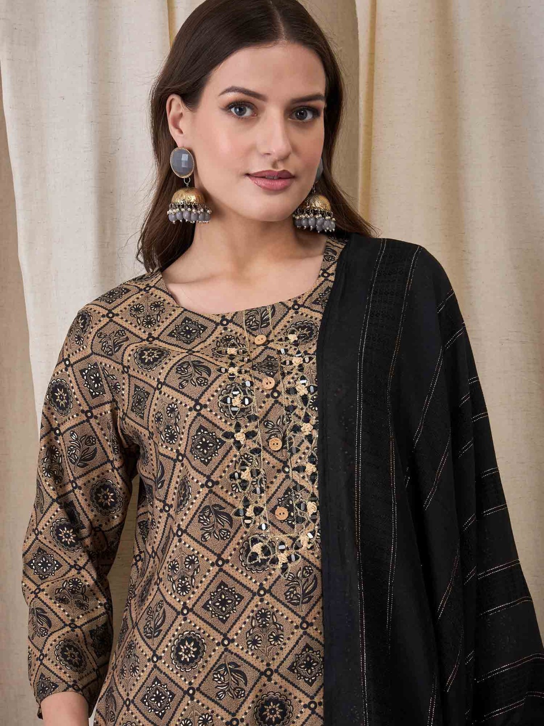 Anouk Women Floral Embroidered Regular Mirror Work Chanderi Silk Kurta with Trousers & With Dupatta, Brown
Anouk Women Floral Embroidered Regular Mirror Work Chanderi Silk Kurta with Trousers & With Dupatta, Brown