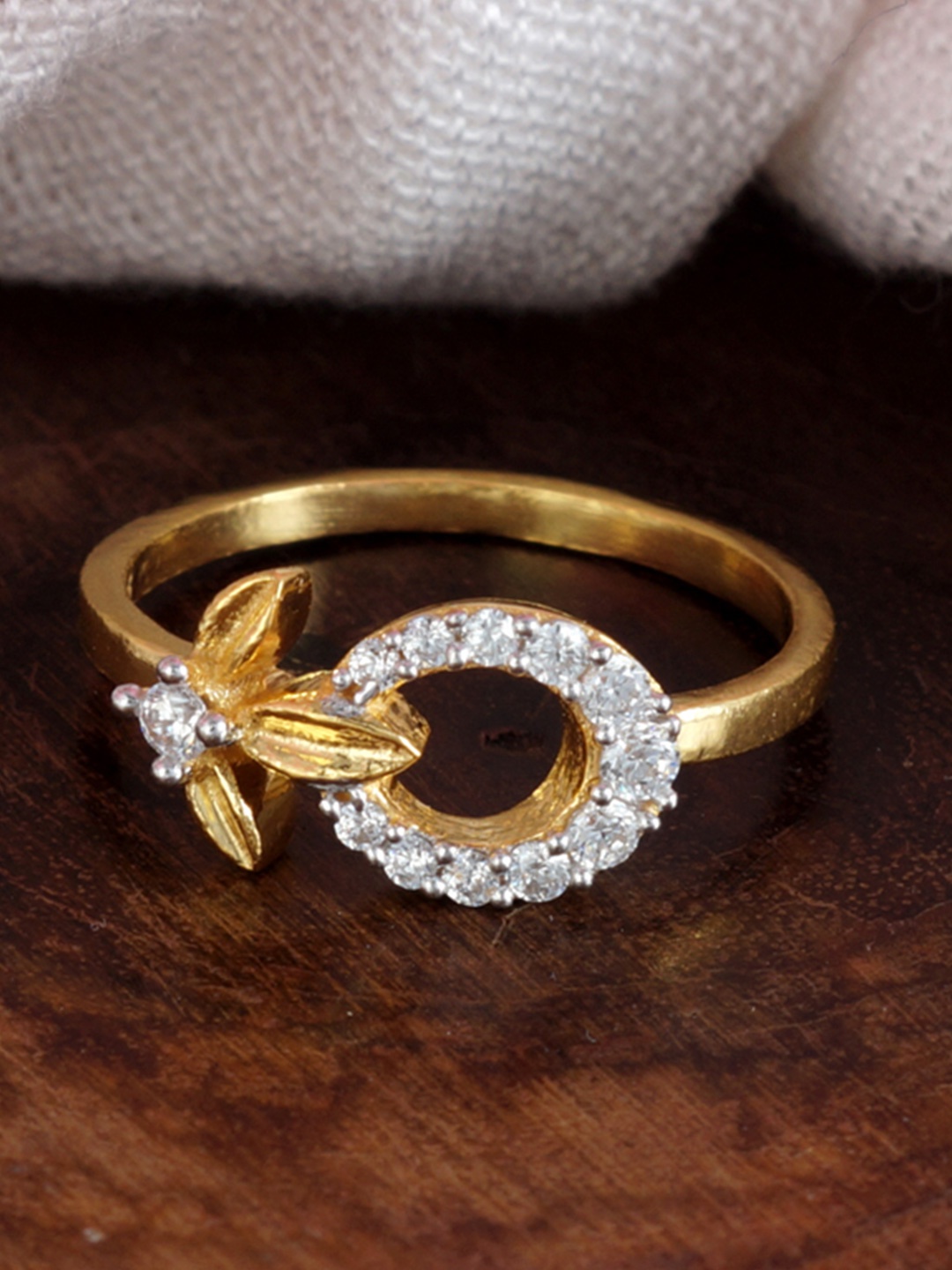 Tuanz Silver Jewelry 925 Sterling Silver Gold-Plated Cubic Zircon-Studded Finger Ring
Tuanz Silver Jewelry 925 Sterling Silver Gold-Plated Cubic Zircon-Studded Finger Ring