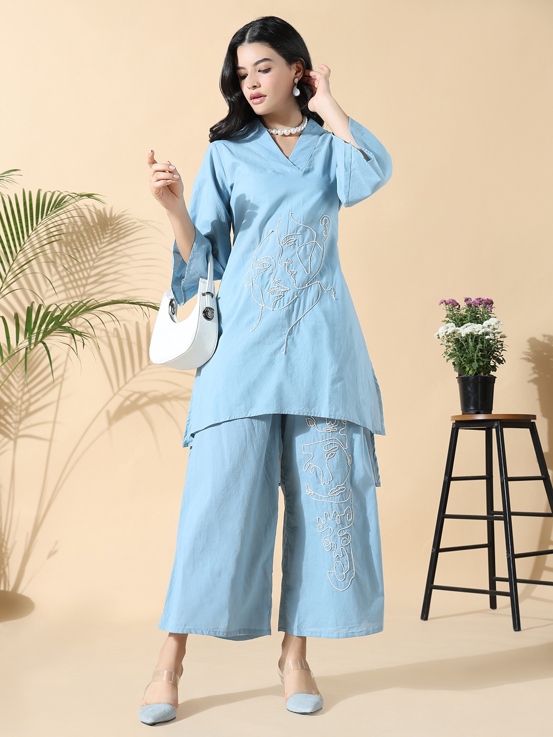 SHOWOFF Women Ethnic Motifs Embroidered Regular Thread Work Kurta with Palazzos, Blue
SHOWOFF Women Ethnic Motifs Embroidered Regular Thread Work Kurta with Palazzos, Blue
