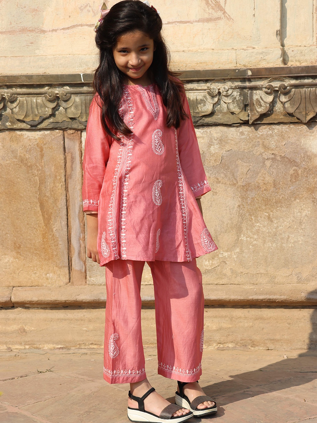 RAASA DRAPES Girls Paisley Embroidered Chikankari Pure Cotton Kurti With Trousers, Pink
RAASA DRAPES Girls Paisley Embroidered Chikankari Pure Cotton Kurti With Trousers, Pink