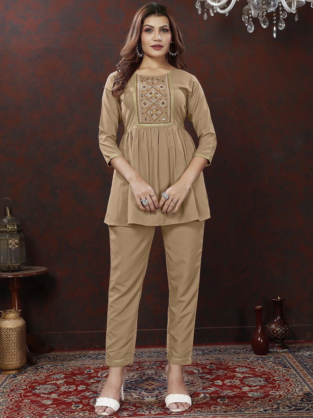 DIVASTRI Women Floral Printed Regular Gotta Patti Pure Cotton Kurti with Trousers, Brown
DIVASTRI Women Floral Printed Regular Gotta Patti Pure Cotton Kurti with Trousers, Brown