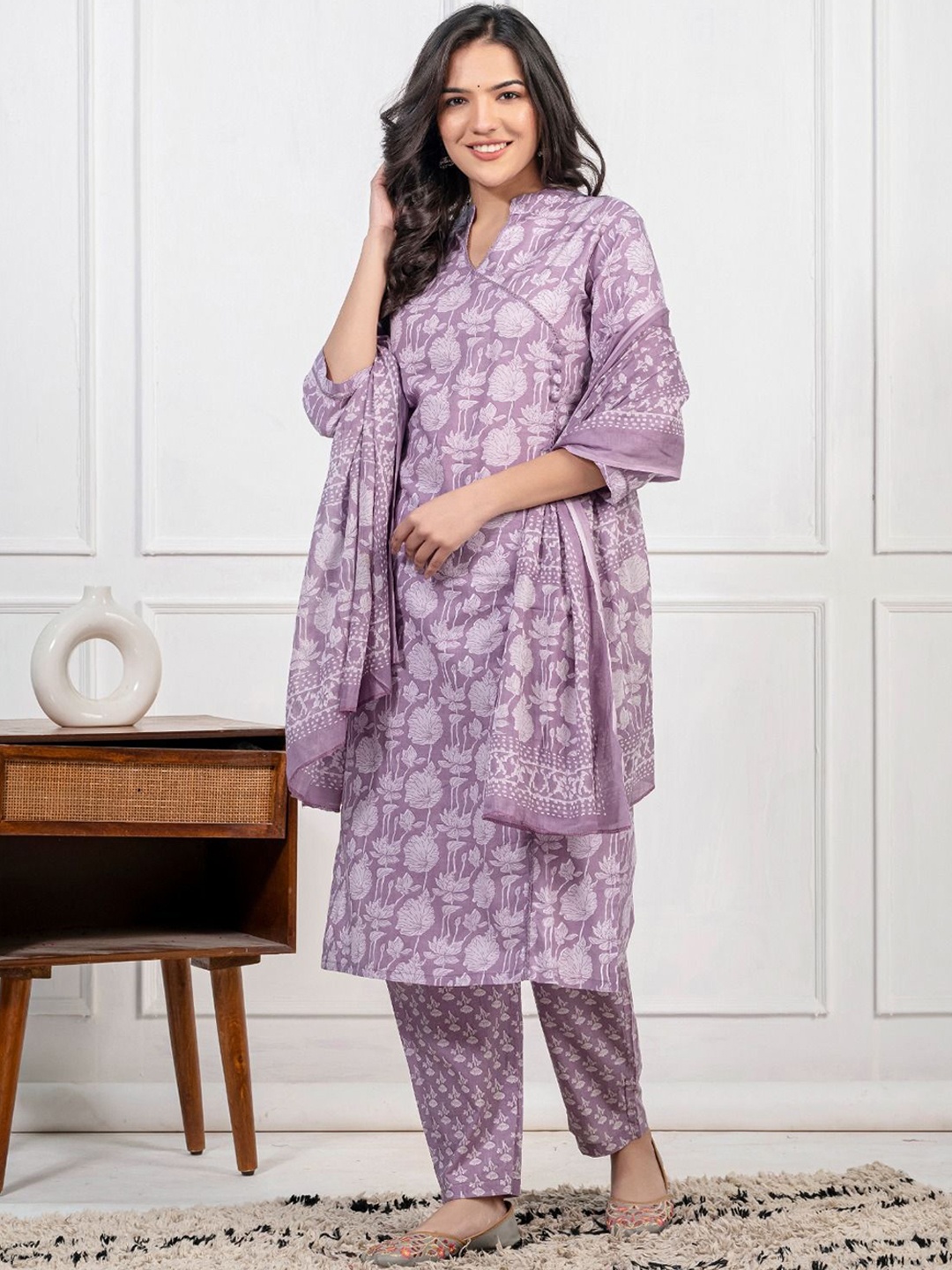 LERIYU Women Floral Printed Regular Pure Cotton Kurta with Trousers & With Dupatta, Purple
LERIYU Women Floral Printed Regular Pure Cotton Kurta with Trousers & With Dupatta, Purple
