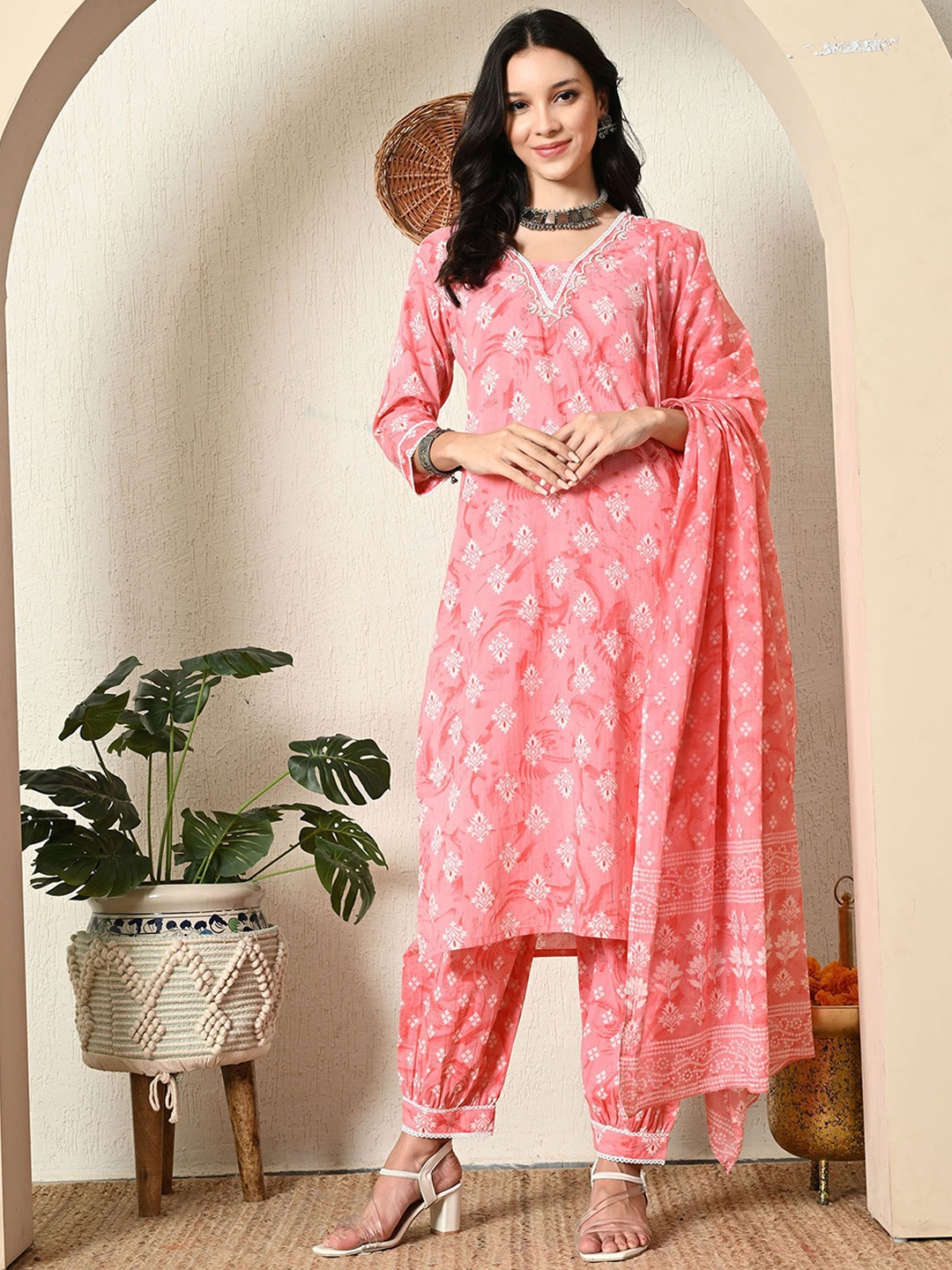 ZOGAN Women Ethnic Motifs Printed Regular Pure Cotton Kurta with Trousers & With Dupatta, Pink
ZOGAN Women Ethnic Motifs Printed Regular Pure Cotton Kurta with Trousers & With Dupatta, Pink