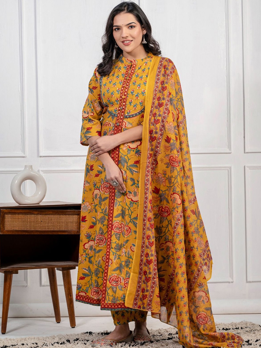 LERIYU Women Floral Printed Regular Pure Cotton Kurta with Trousers & With Dupatta, Yellow
LERIYU Women Floral Printed Regular Pure Cotton Kurta with Trousers & With Dupatta, Yellow