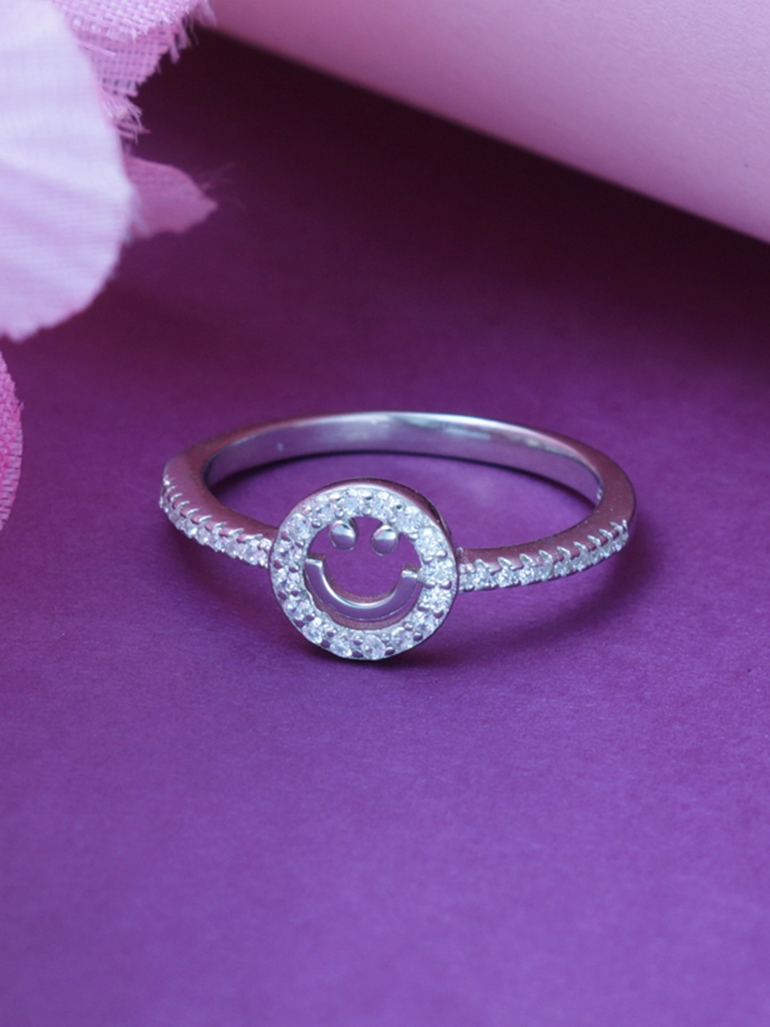 Tuanz Silver Jewelry 925 Sterling Silver Rhodium-Plated Cubic Zirconia-Studded Finger Ring
Tuanz Silver Jewelry 925 Sterling Silver Rhodium-Plated Cubic Zirconia-Studded Finger Ring