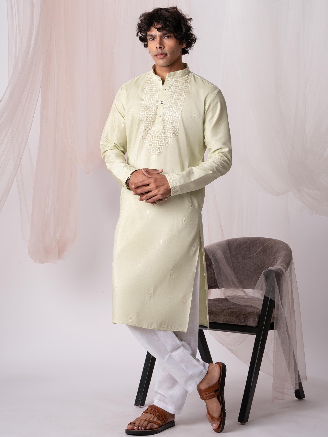 5 Stitch Ethnic Motifs Embroidered Sequinned Mandarin Collar Chanderi Silk Kurta, Green
5 Stitch Ethnic Motifs Embroidered Sequinned Mandarin Collar Chanderi Silk Kurta, Green
